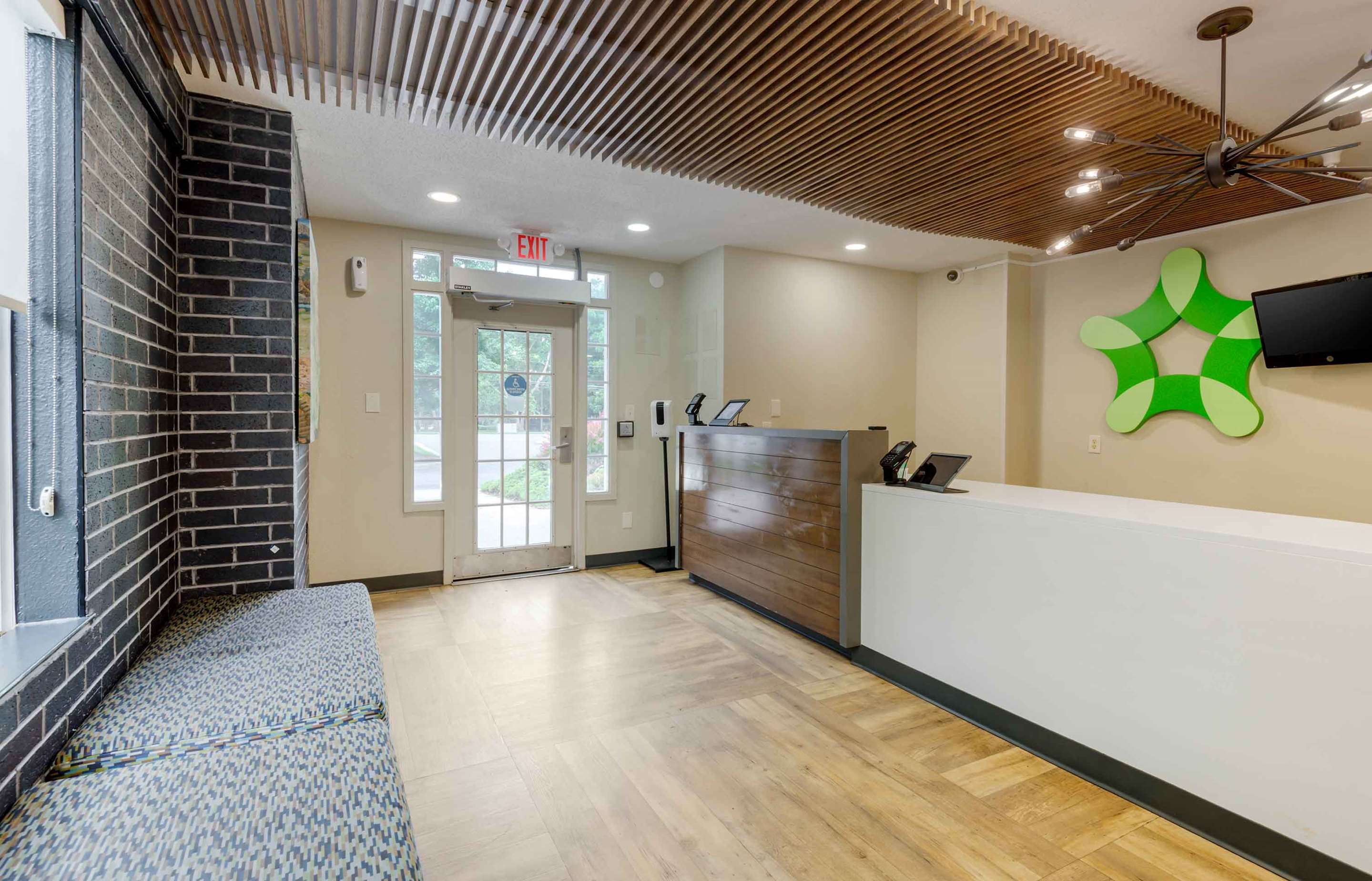Lobby and Guest Check-in | Extended Stay America Suites - Charlotte - Airport