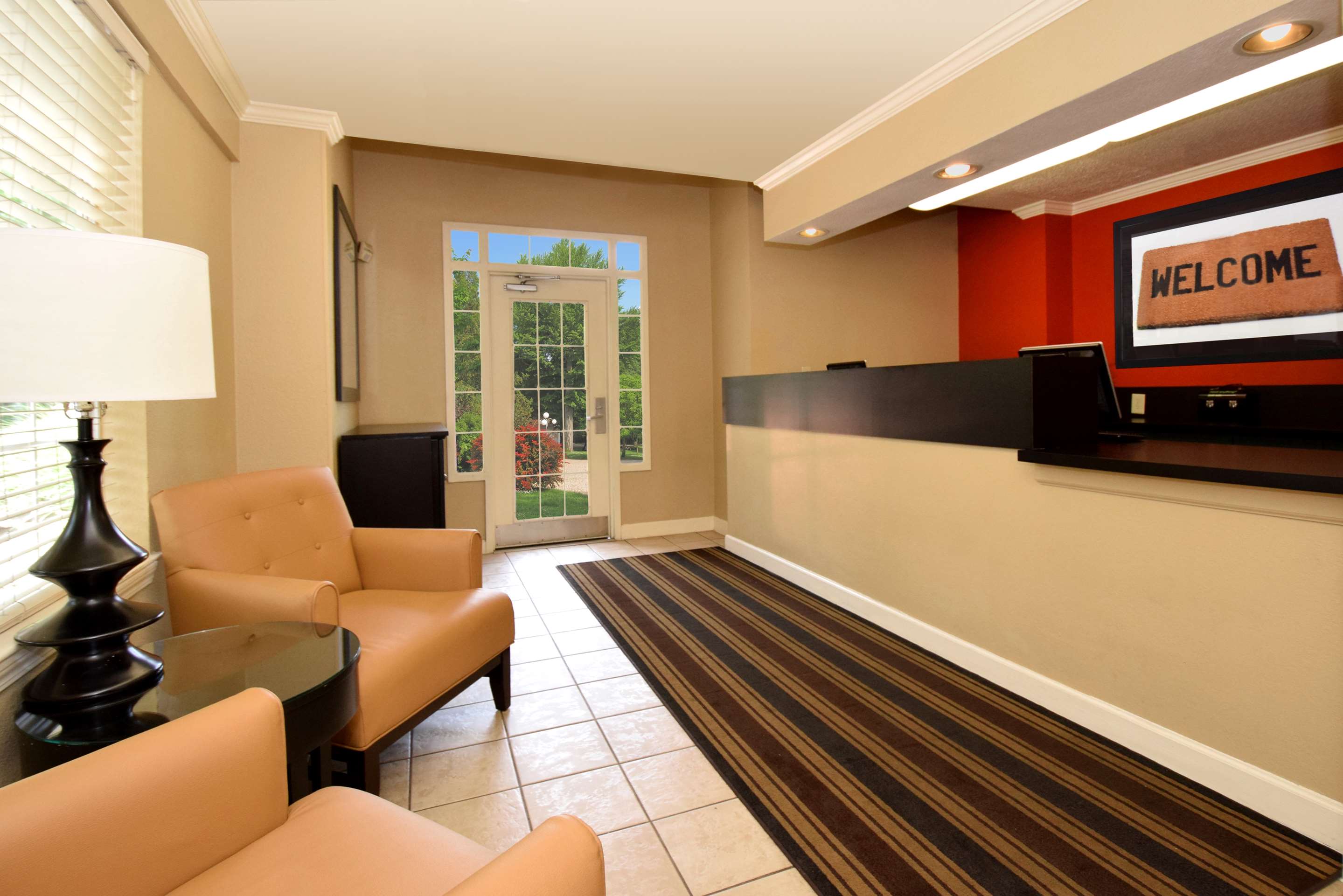 Lobby and Guest Check-in | Extended Stay America Suites - Raleigh - North Raleigh - Wake Forest Road