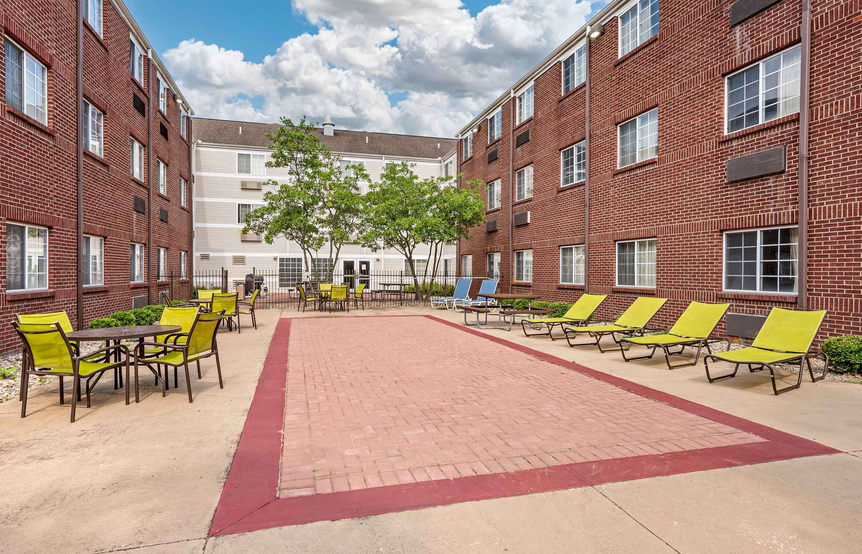 Exterior | Extended Stay America Suites - Cincinnati - Blue Ash - Reed Hartman