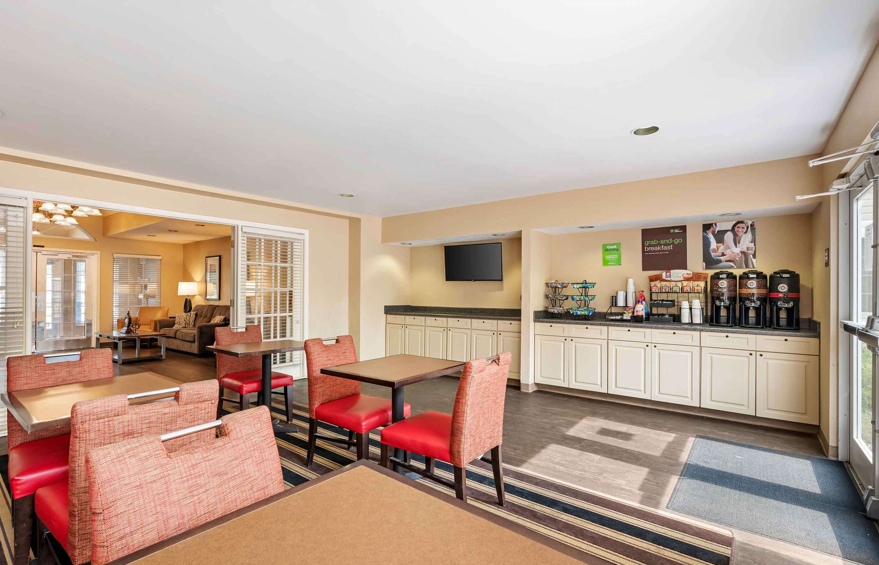 Breakfast Room | Extended Stay America Suites - Cincinnati - Blue Ash - Reed Hartman