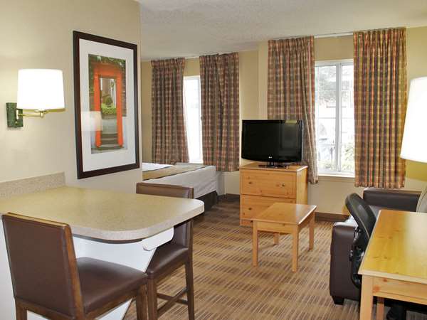  - Extended Stay America Suites Airport North Olmsted - I-480, Exit 6