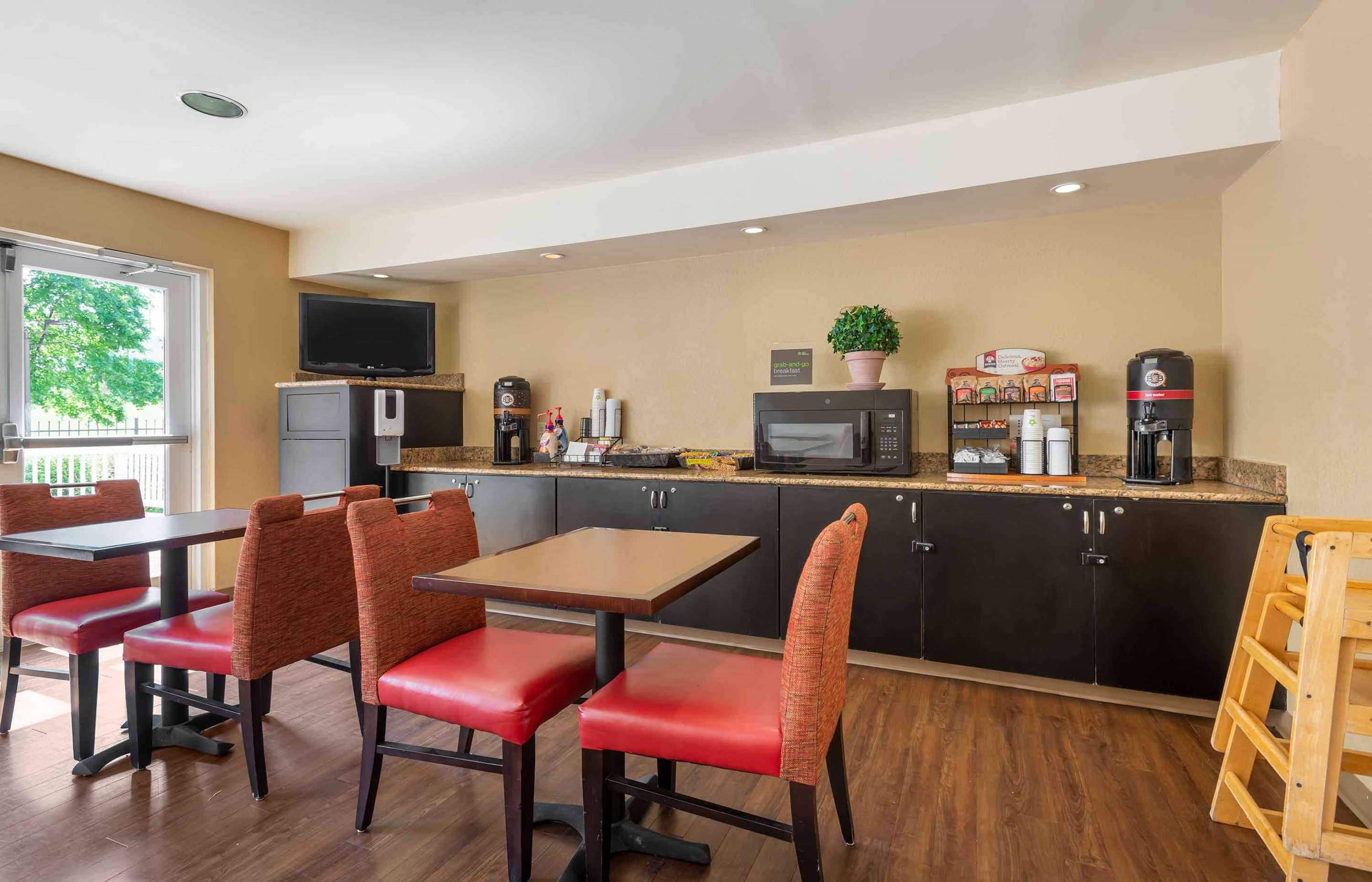 Free Grab-and-Go Breakfast | Extended Stay America Suites Philadelphia Malvern