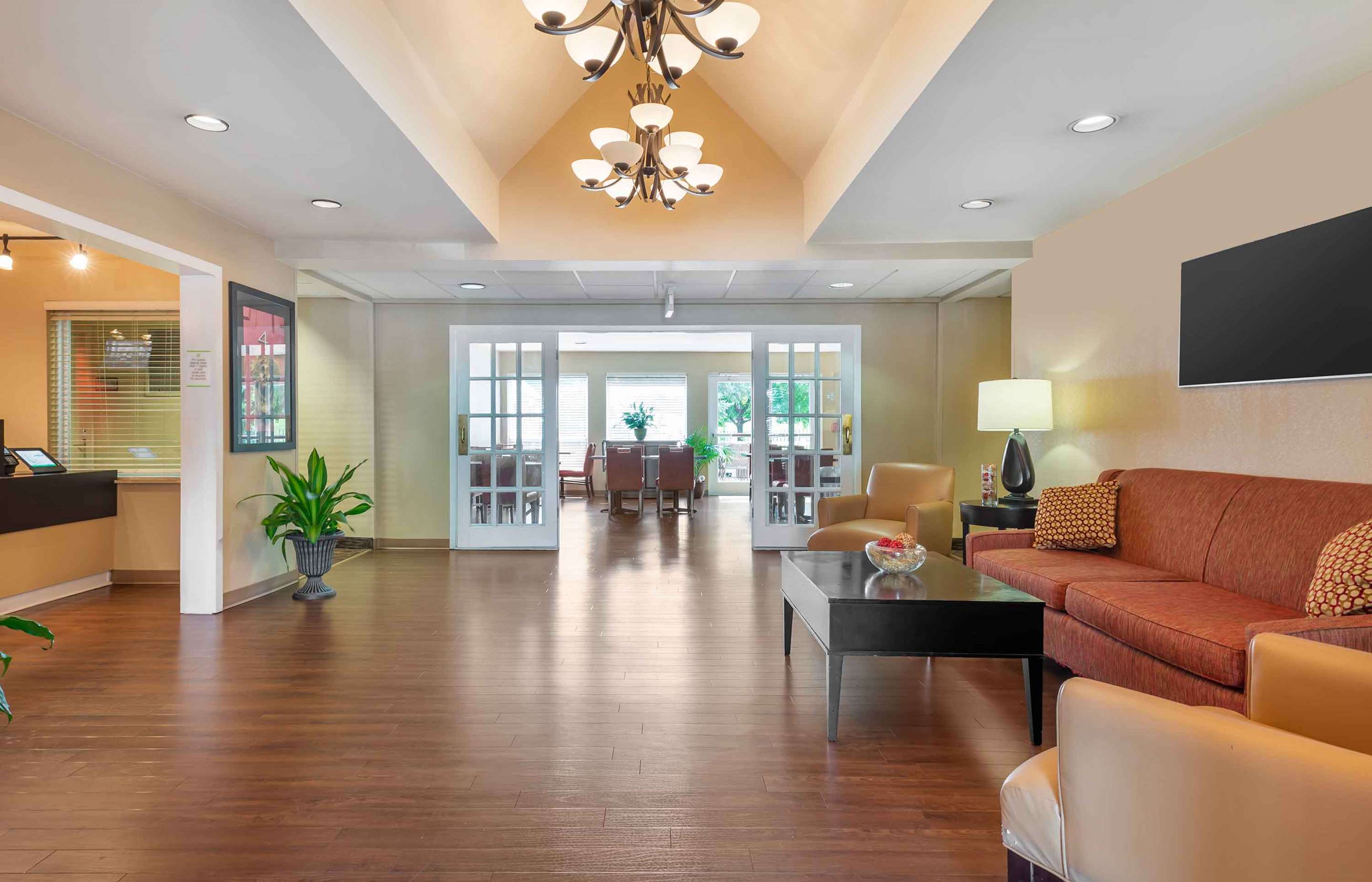 Lobby and Guest Check-in | Extended Stay America Suites Philadelphia Malvern