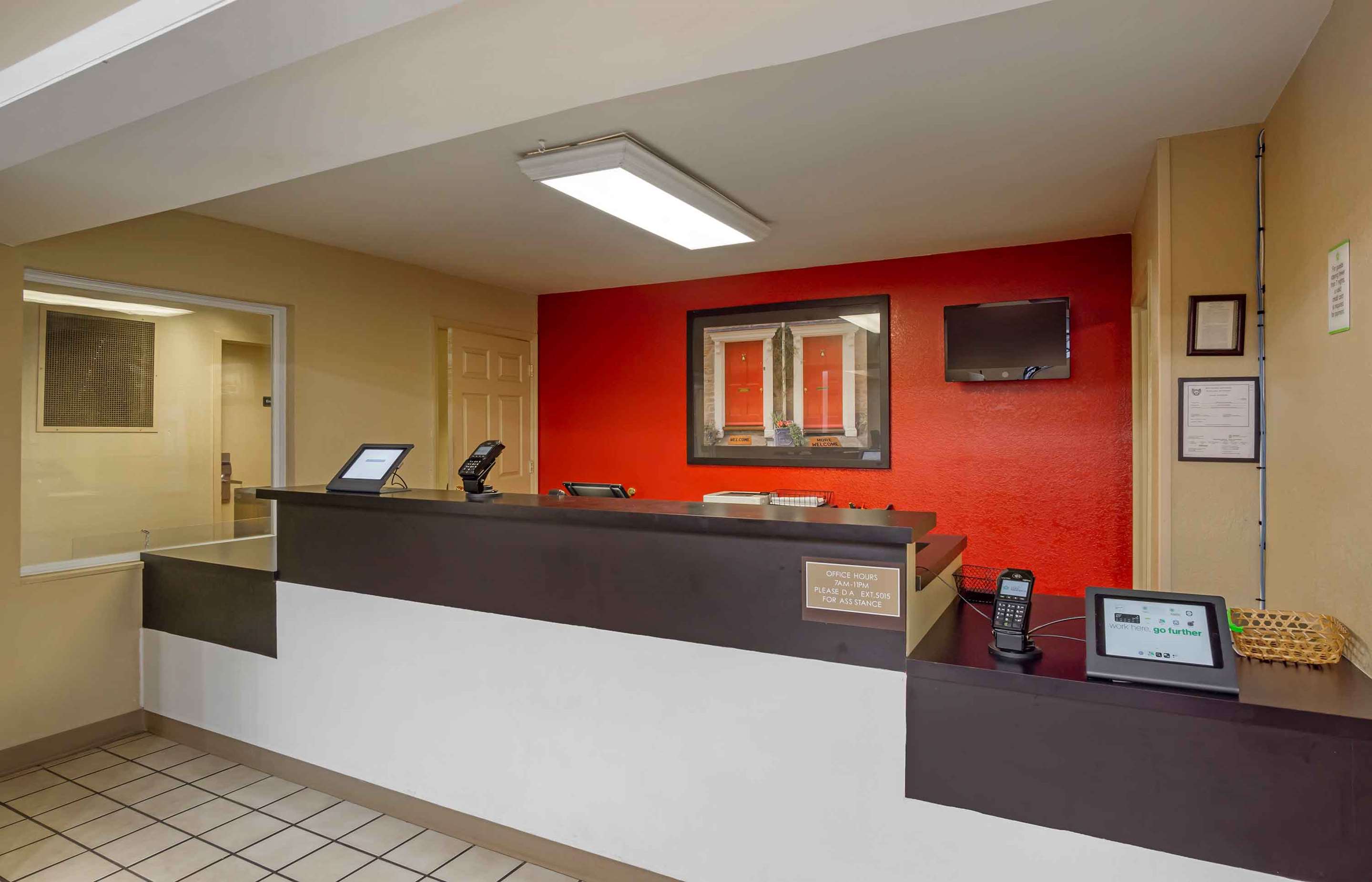 Lobby and Guest Check-in | Extended Stay America Suites - Charleston - Airport