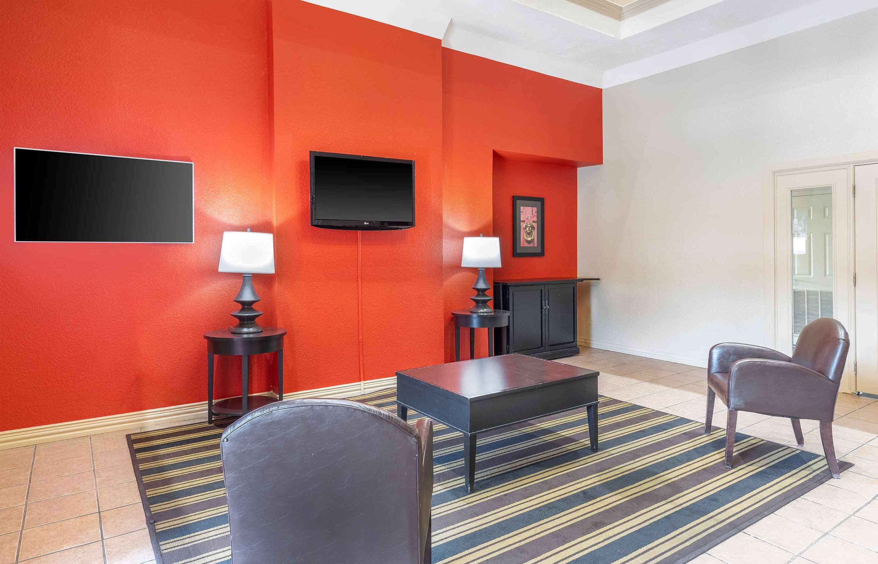 Lobby and Guest Check-in | Extended Stay America Suites Dallas DFW Airport N