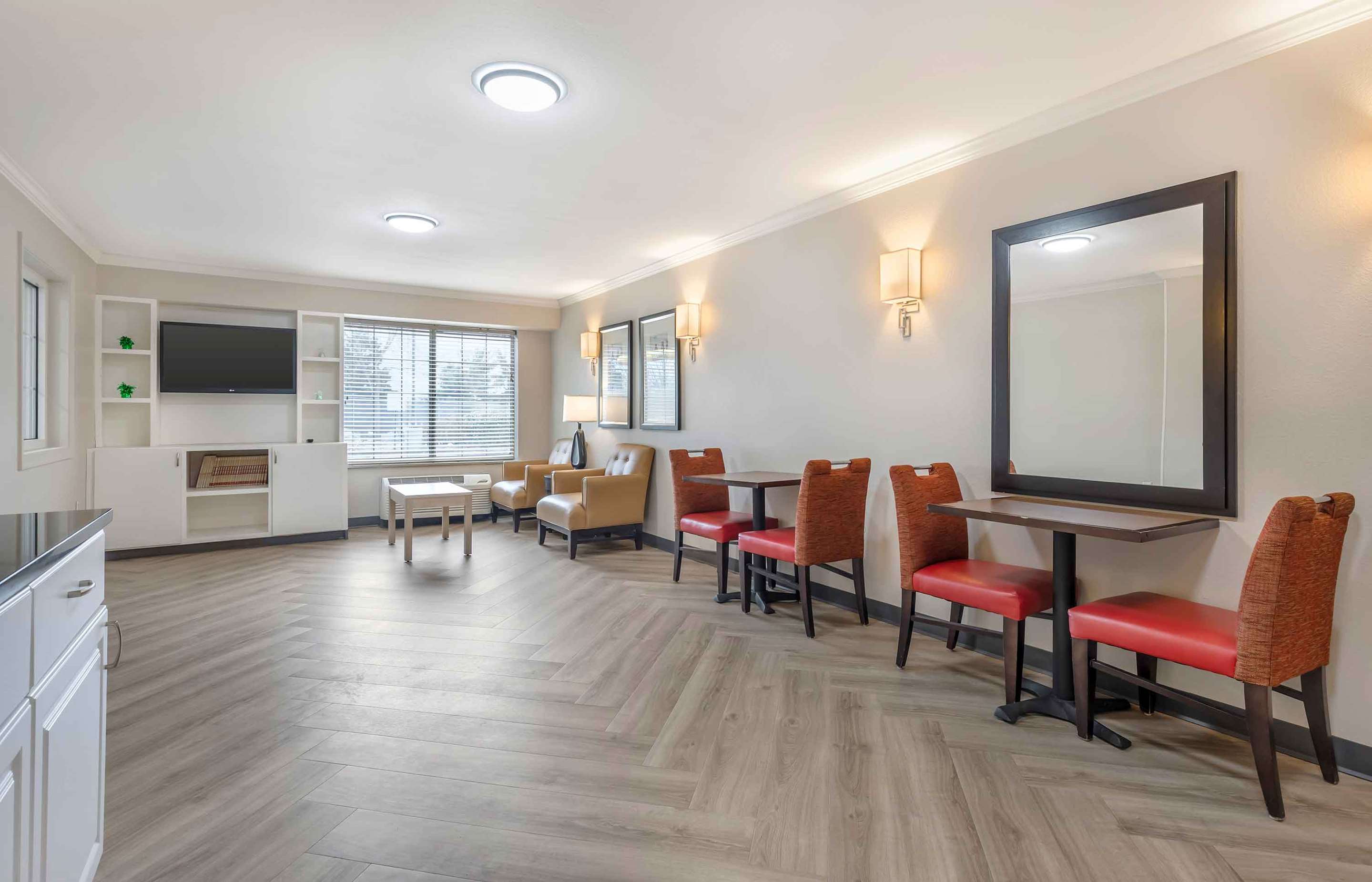 Breakfast Room