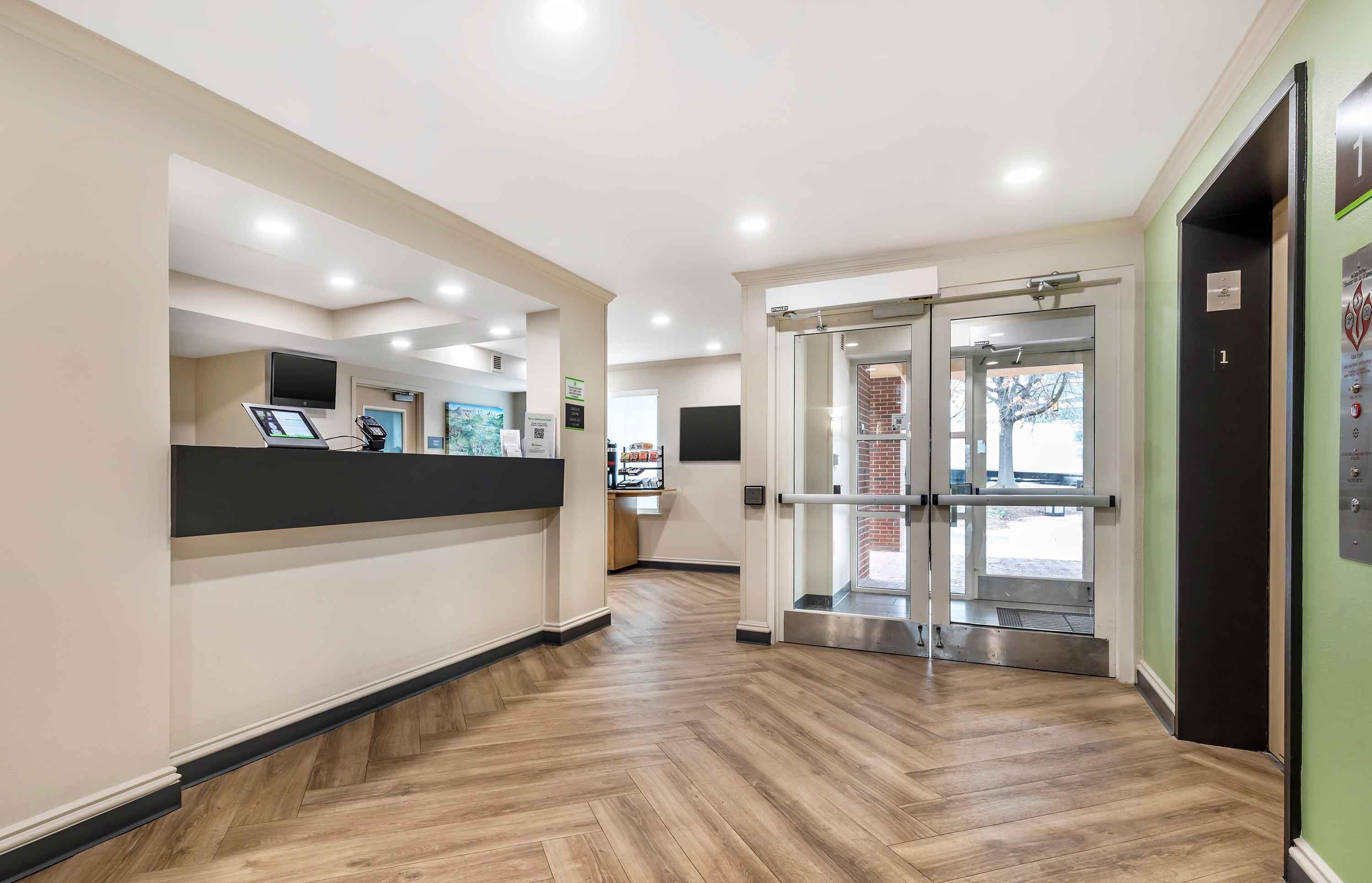 Lobby and Guest Check-in | Extended Stay America Suites Washington DC Tysons Corner