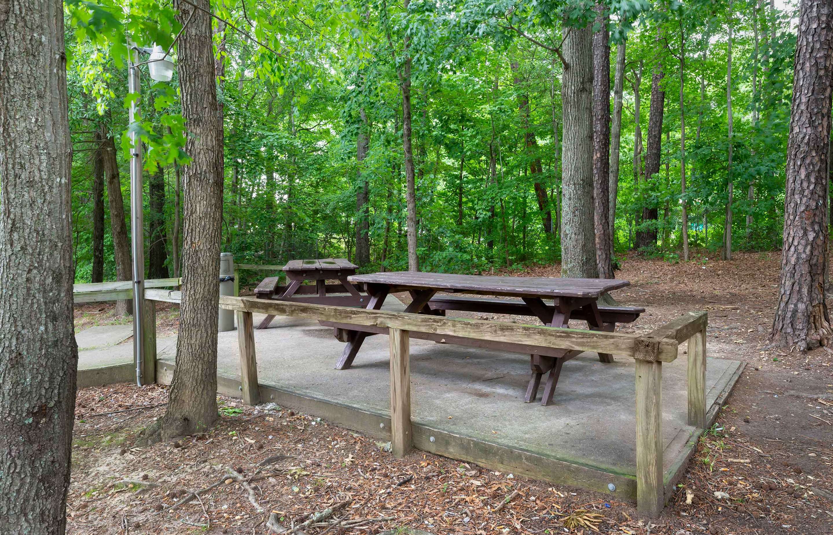 Picnic Area | Extended Stay America Suites North Chesterfield Arboretum