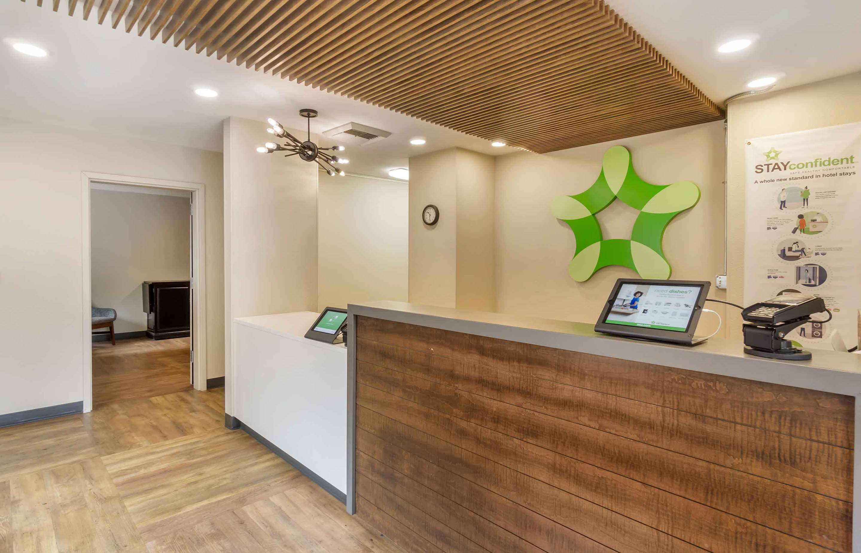 Lobby and Guest Check-in | Extended Stay America Suites Seattle Redmond