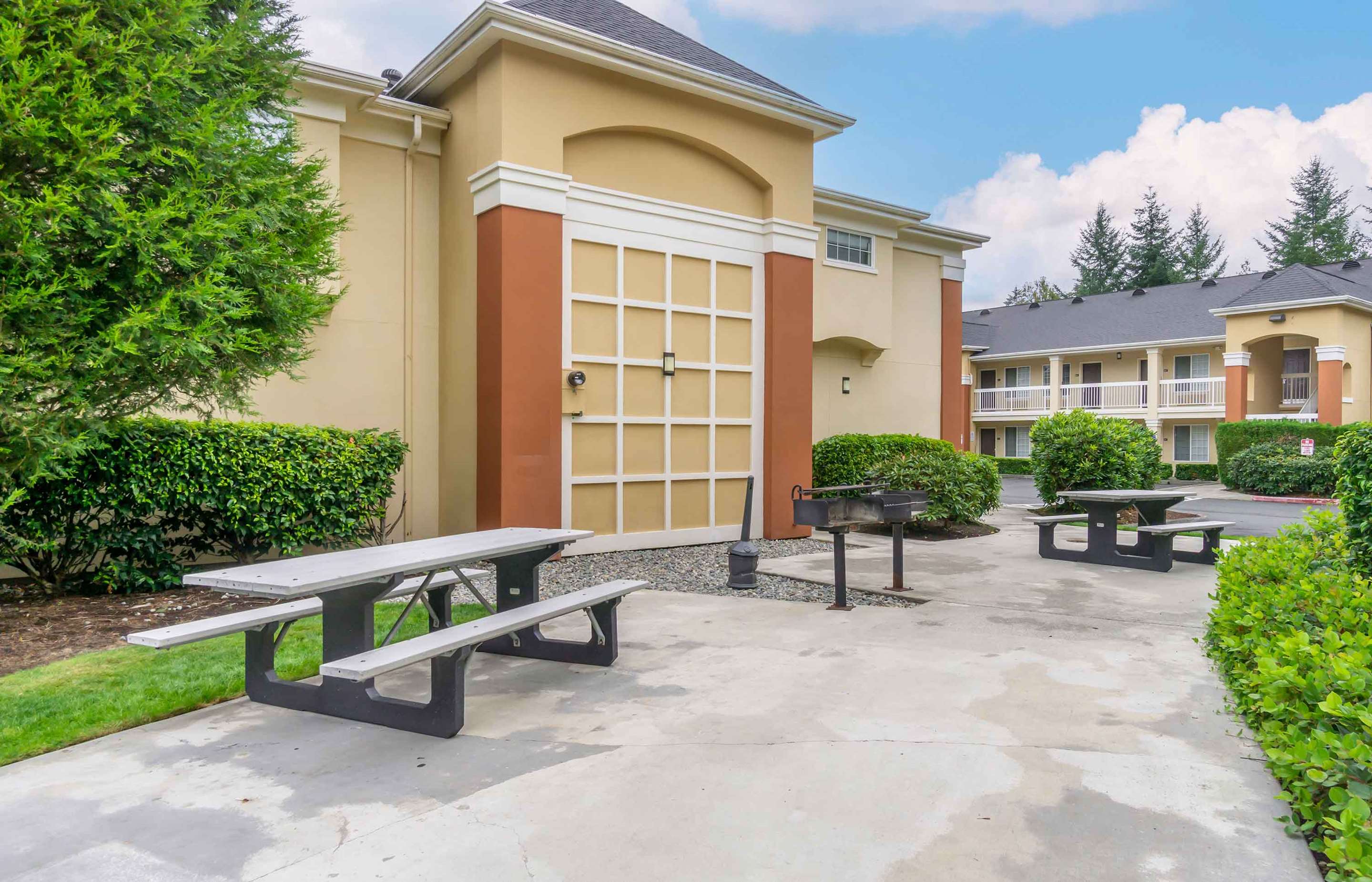 Picnic Area | Extended Stay America Suites Seattle Redmond