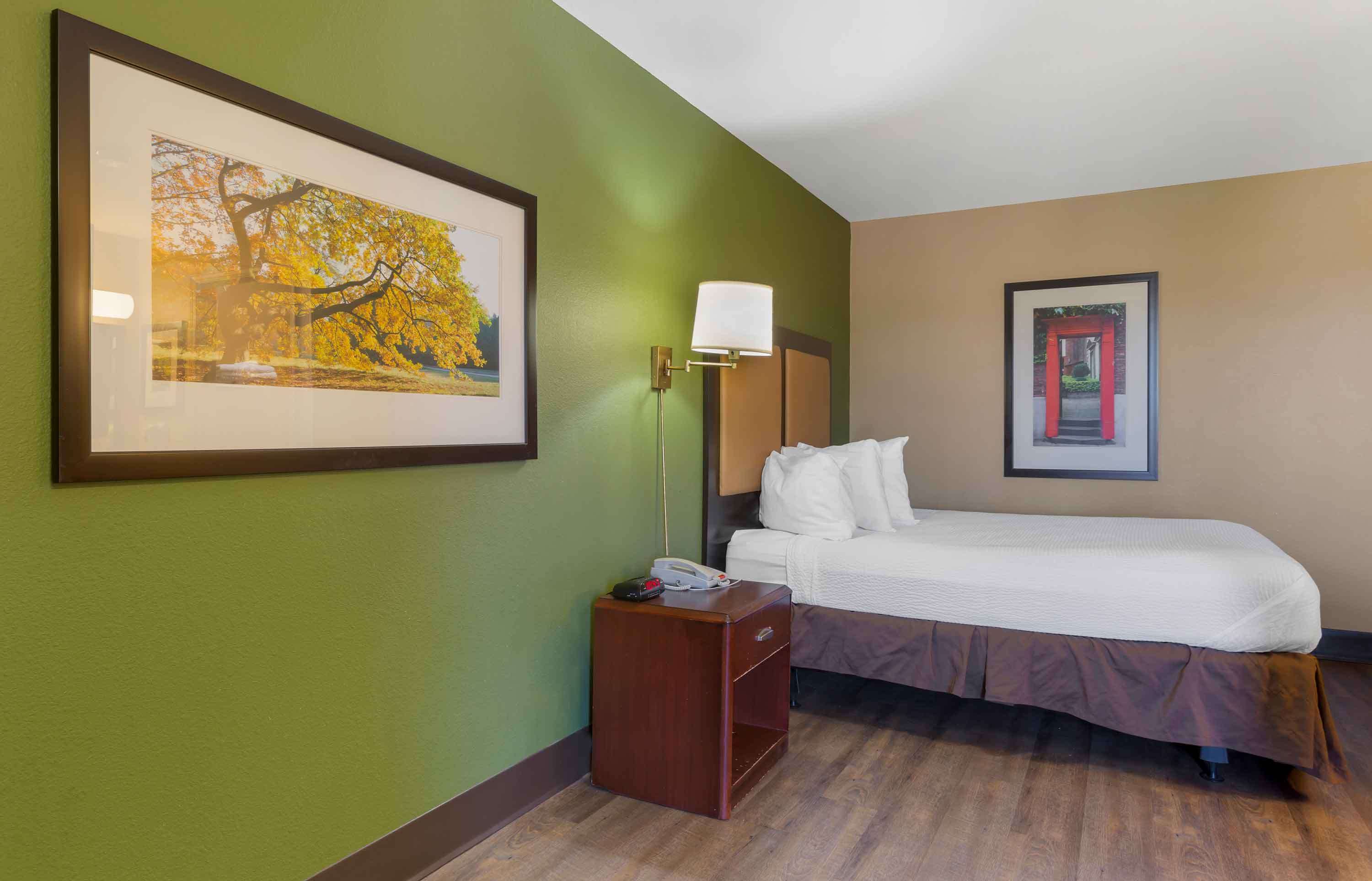 Extended Stay America Suites - Phoenix - Chandler - E Chandler Blvd – Phoenix, AZ
