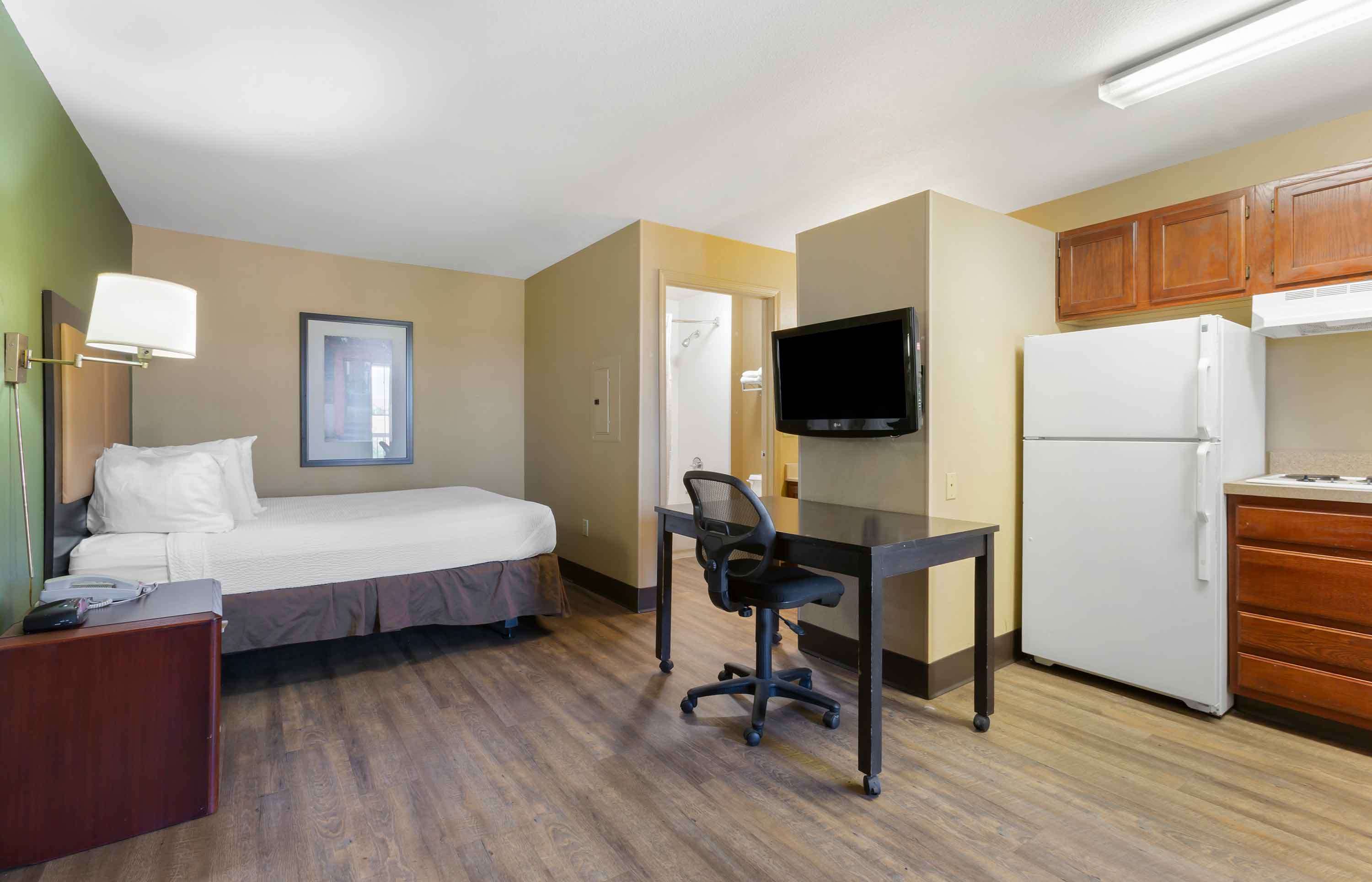 Extended Stay America Suites - Phoenix - Chandler - E Chandler Blvd – Phoenix, AZ