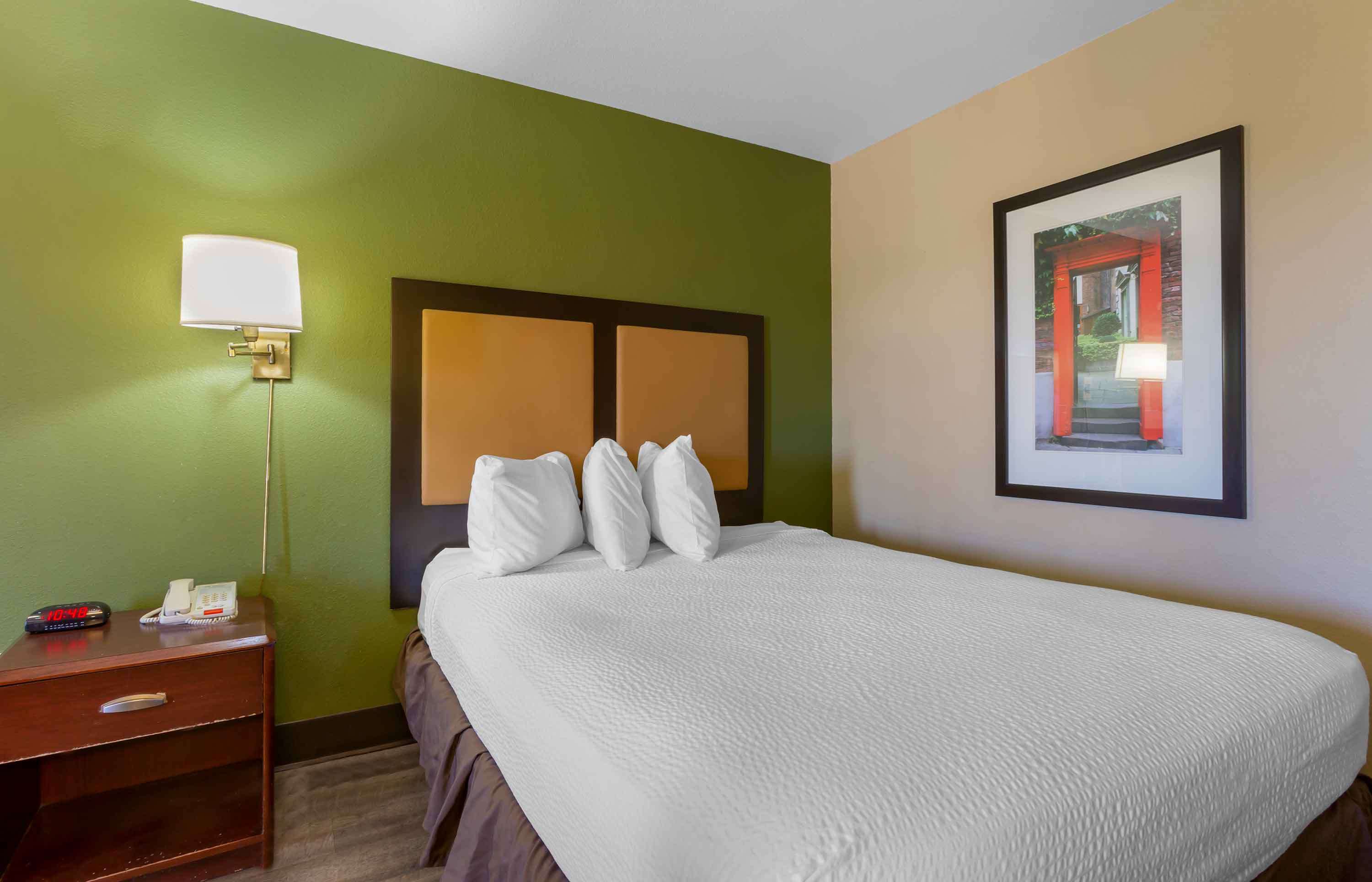 Extended Stay America Suites - Phoenix - Chandler - E Chandler Blvd – Phoenix, AZ