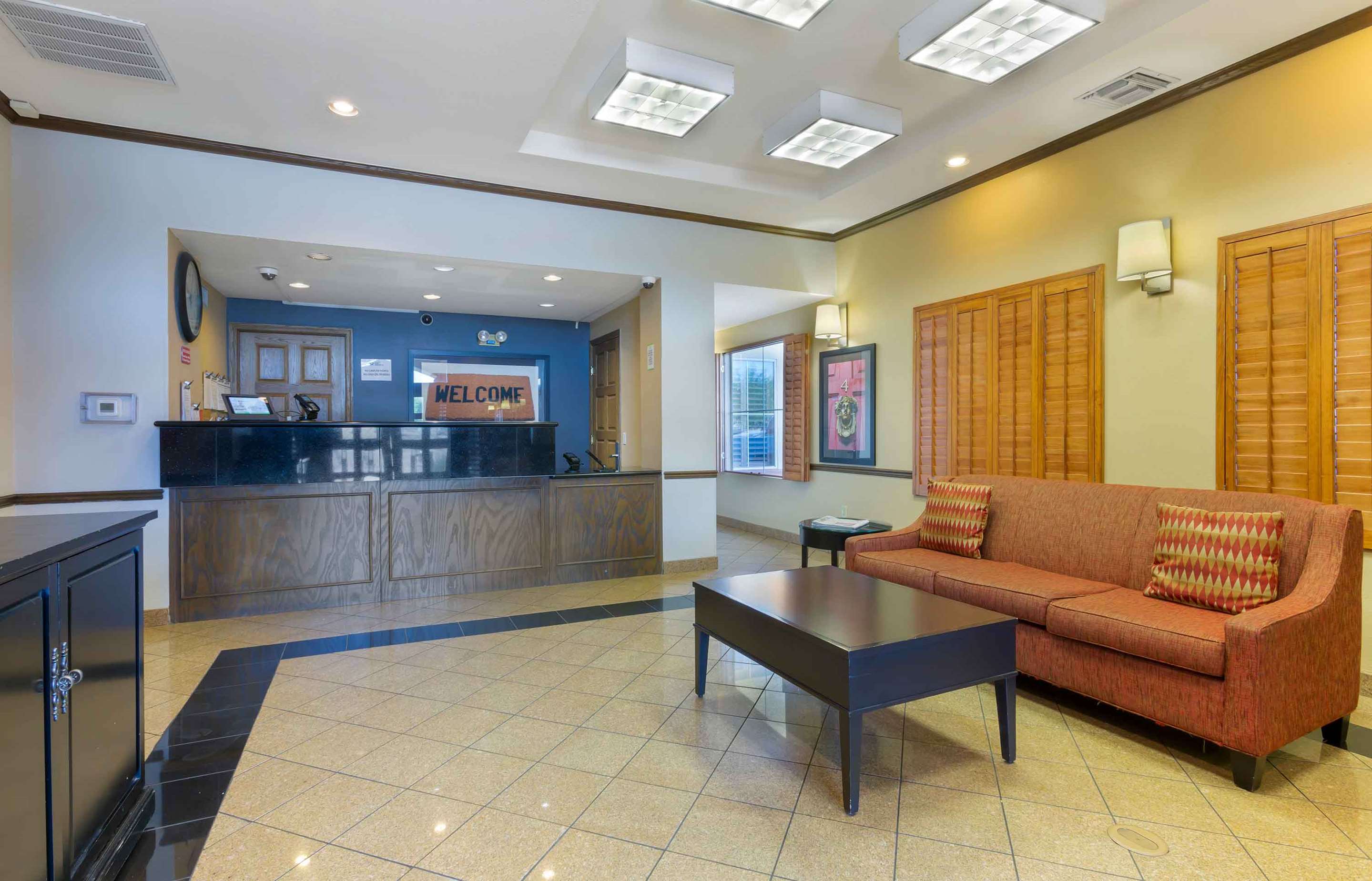 Lobby and Guest Check-in | Extended Stay America Suites - Phoenix - Chandler - E Chandler Blvd