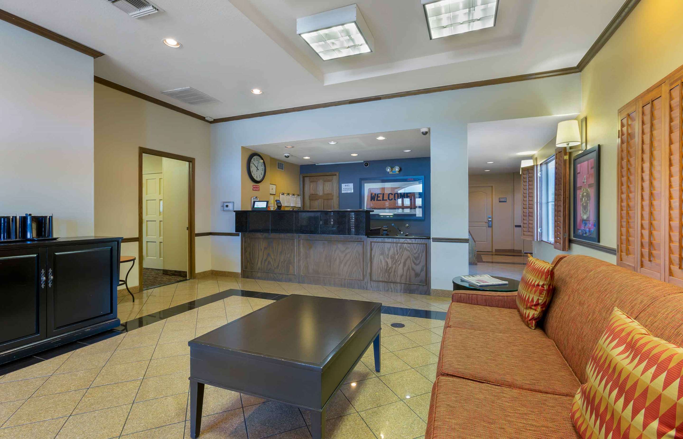 Lobby and Guest Check-in | Extended Stay America Suites - Phoenix - Chandler - E Chandler Blvd