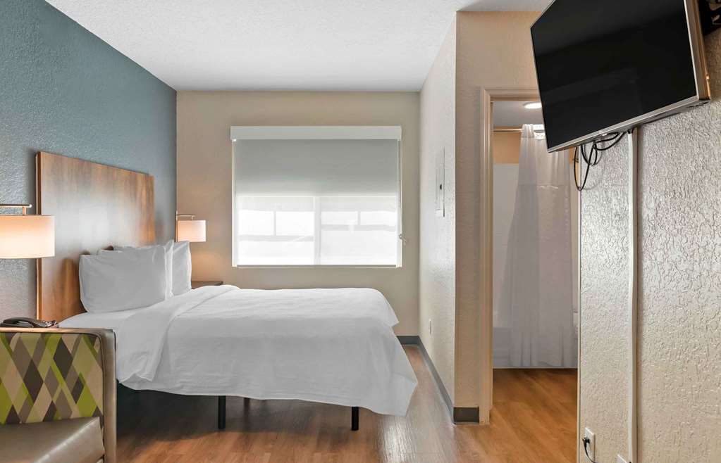 EXTENDED STAY AMERICA PREM STE-guestroom-Guest Room,On-Site.jpg