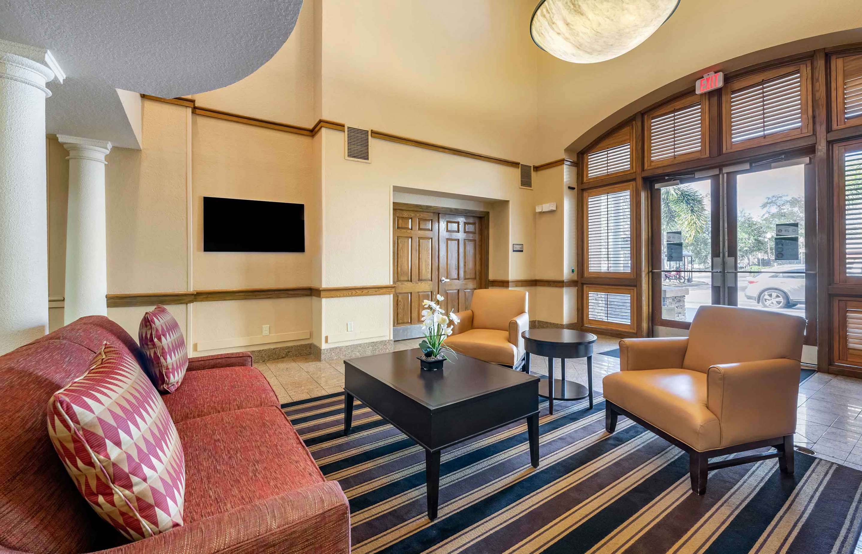 Lobby and Guest Check-in | Extended Stay America Suites Orlando Maitland Summit Tower B