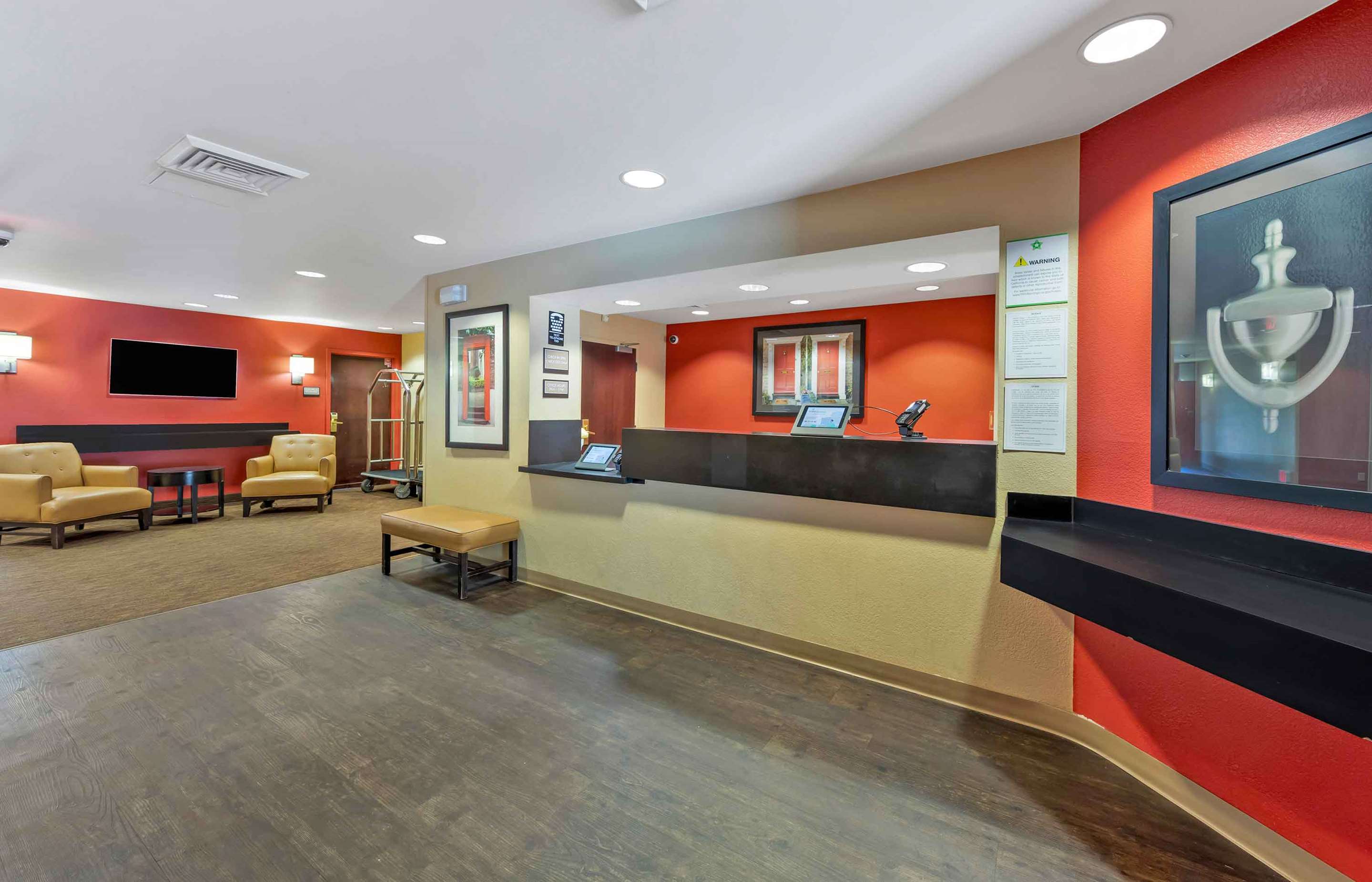 Lobby and Guest Check-in | Extended Stay America Suites Orlando Maitland Summit Tower B