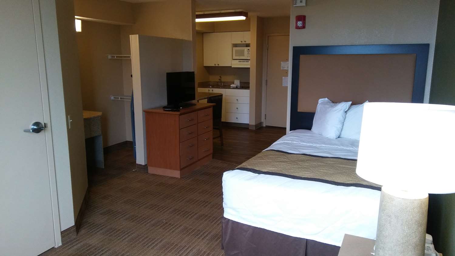 Extended Stay America Suites Metcalf Overland Park, KS See Discounts