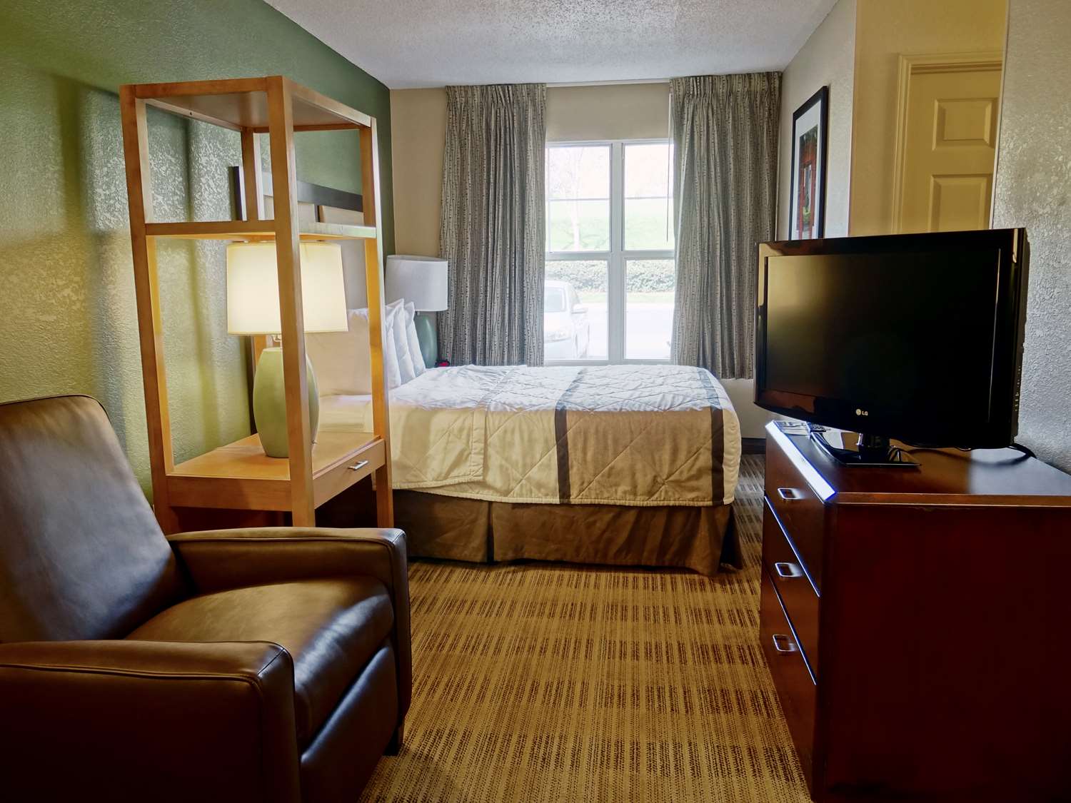 Extended Stay America Suites Metcalf Overland Park, KS See Discounts