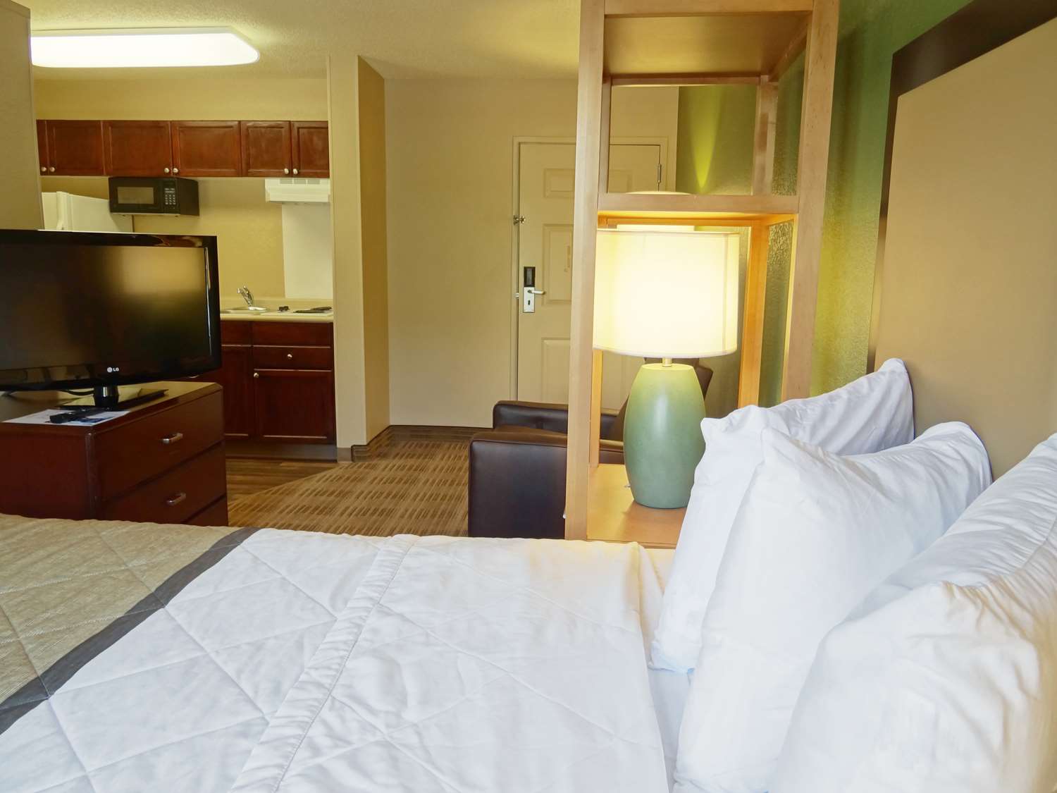 Extended Stay America Suites Metcalf Overland Park, KS See Discounts