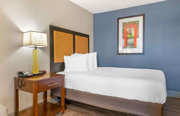  - Extended Stay America Suites Lenexa - I-35, Exit 224