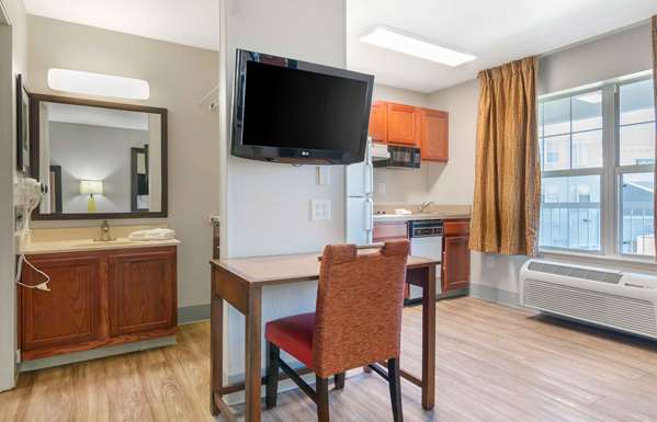  - Extended Stay America Suites Lenexa - I-35, Exit 224