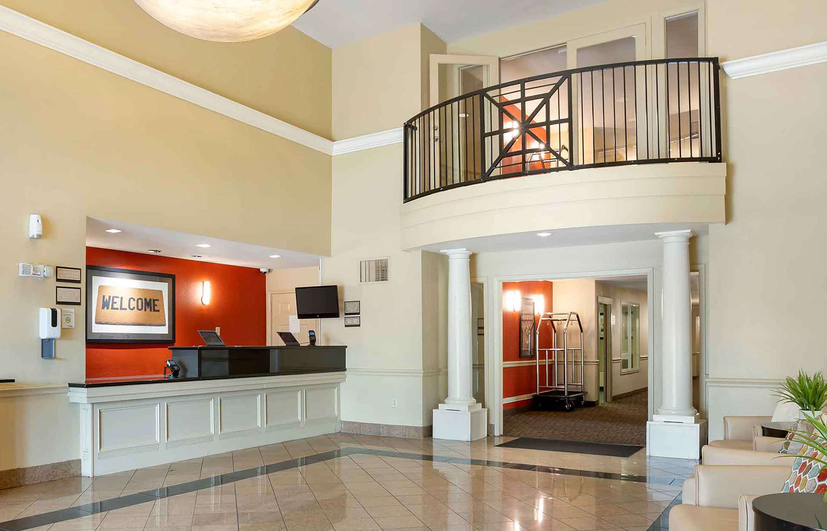 Lobby and Guest Check-in | Extended Stay America Suites Columbus Polaris