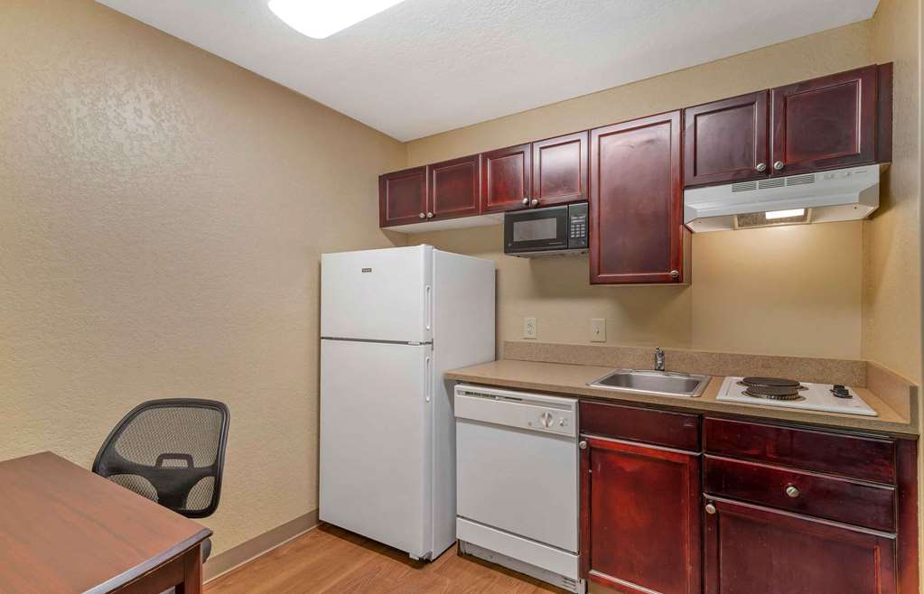 EXTENDED STAY AMERICA SUITES-guestroom-Guest Room,Kitchen/Kitchenette,On-Site.jpg