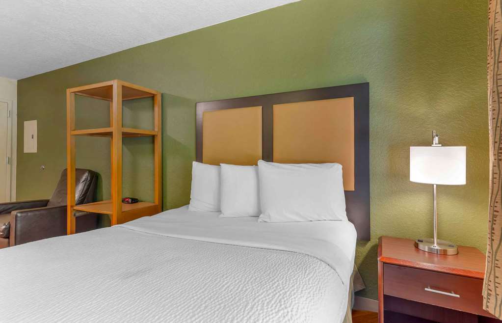EXTENDED STAY AMERICA SUITES-guestroom-Guest Room,On-Site.jpg