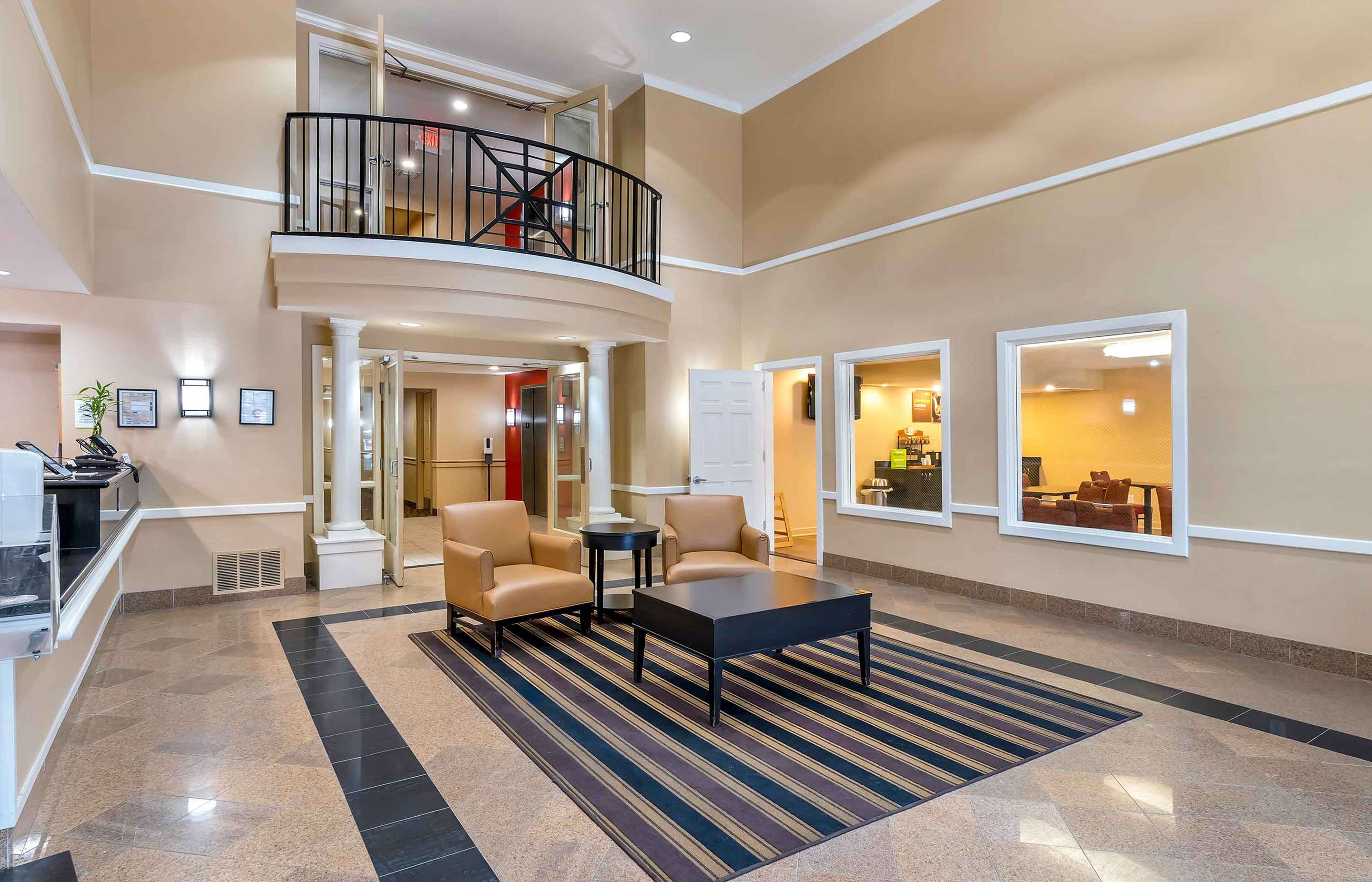 Lobby and Guest Check-in | Extended Stay America Suites Columbus Tuttle
