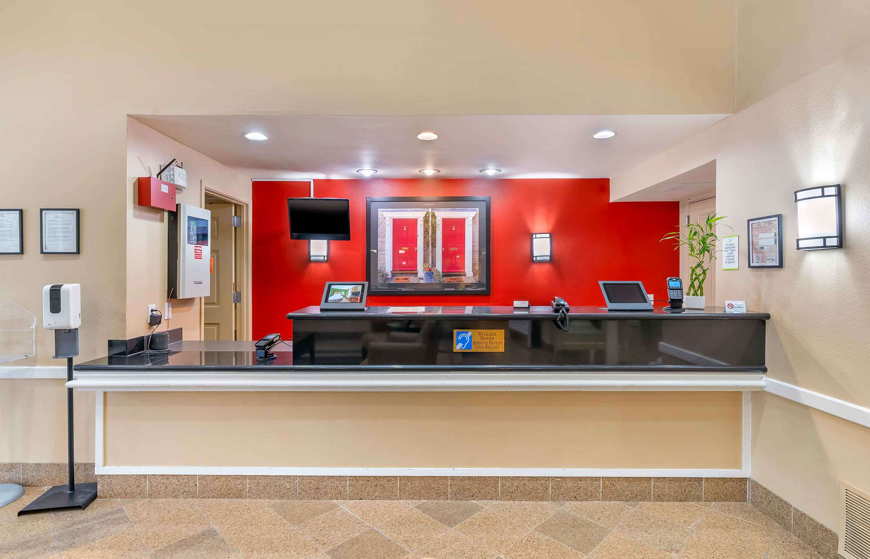 Lobby and Guest Check-in | Extended Stay America Suites Columbus Tuttle