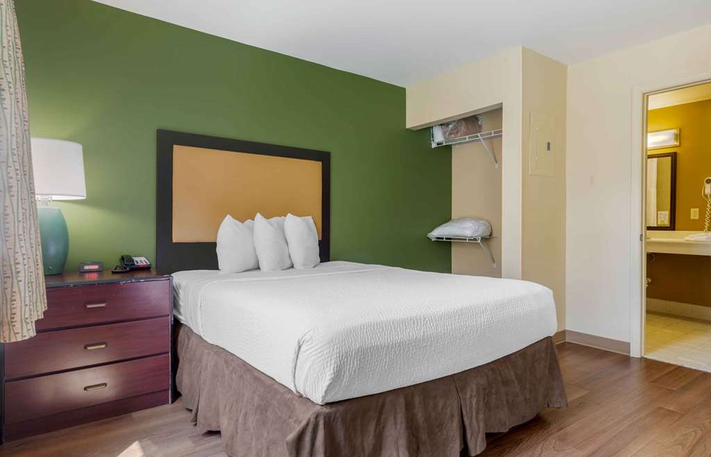 EXTENDED STAY AMERICA SUITES-guestroom-Guest Room,On-Site.jpg
