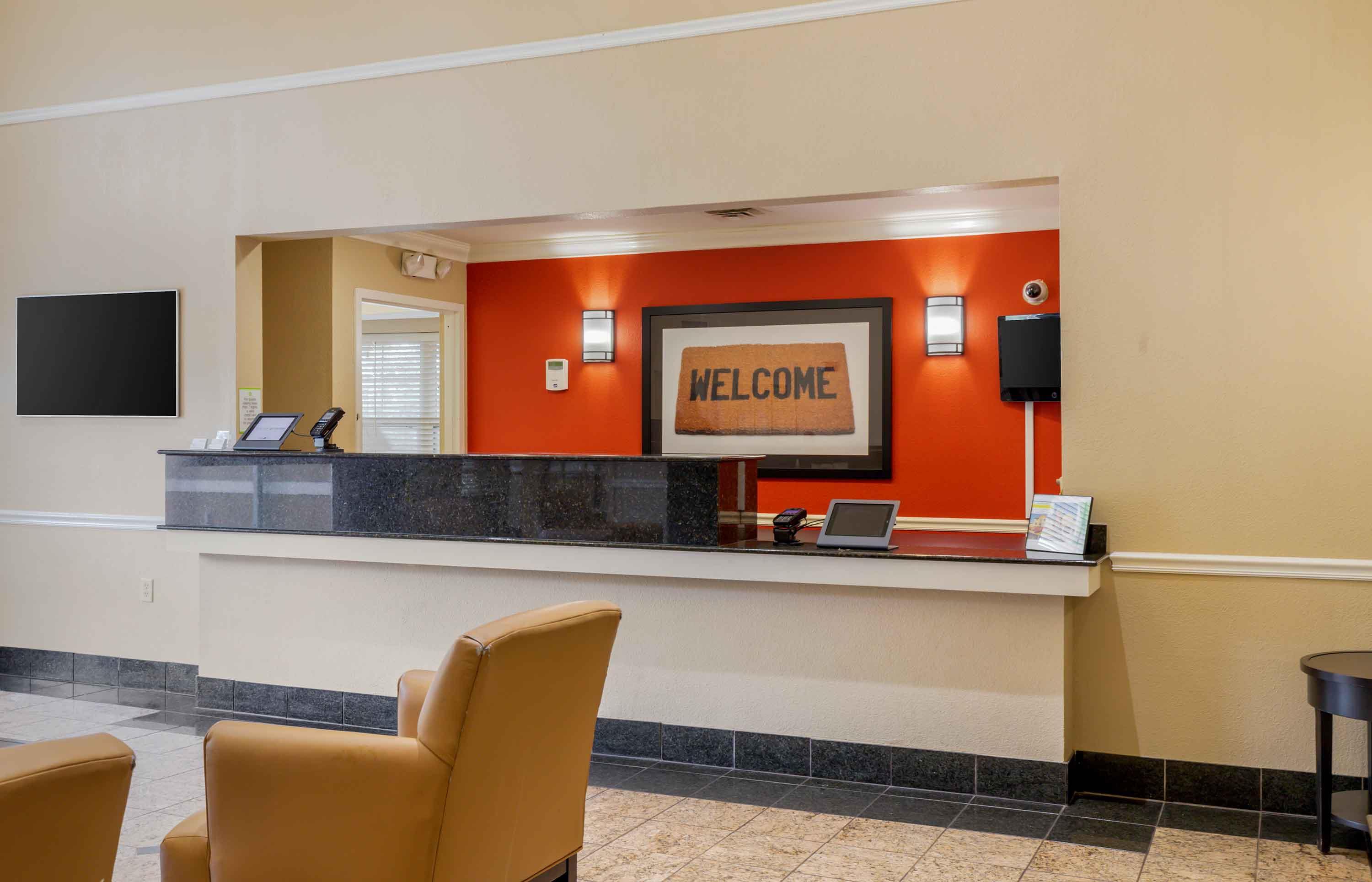 Lobby and Guest Check-in | Extended Stay America Suites - Columbia - Northwest Harbison
