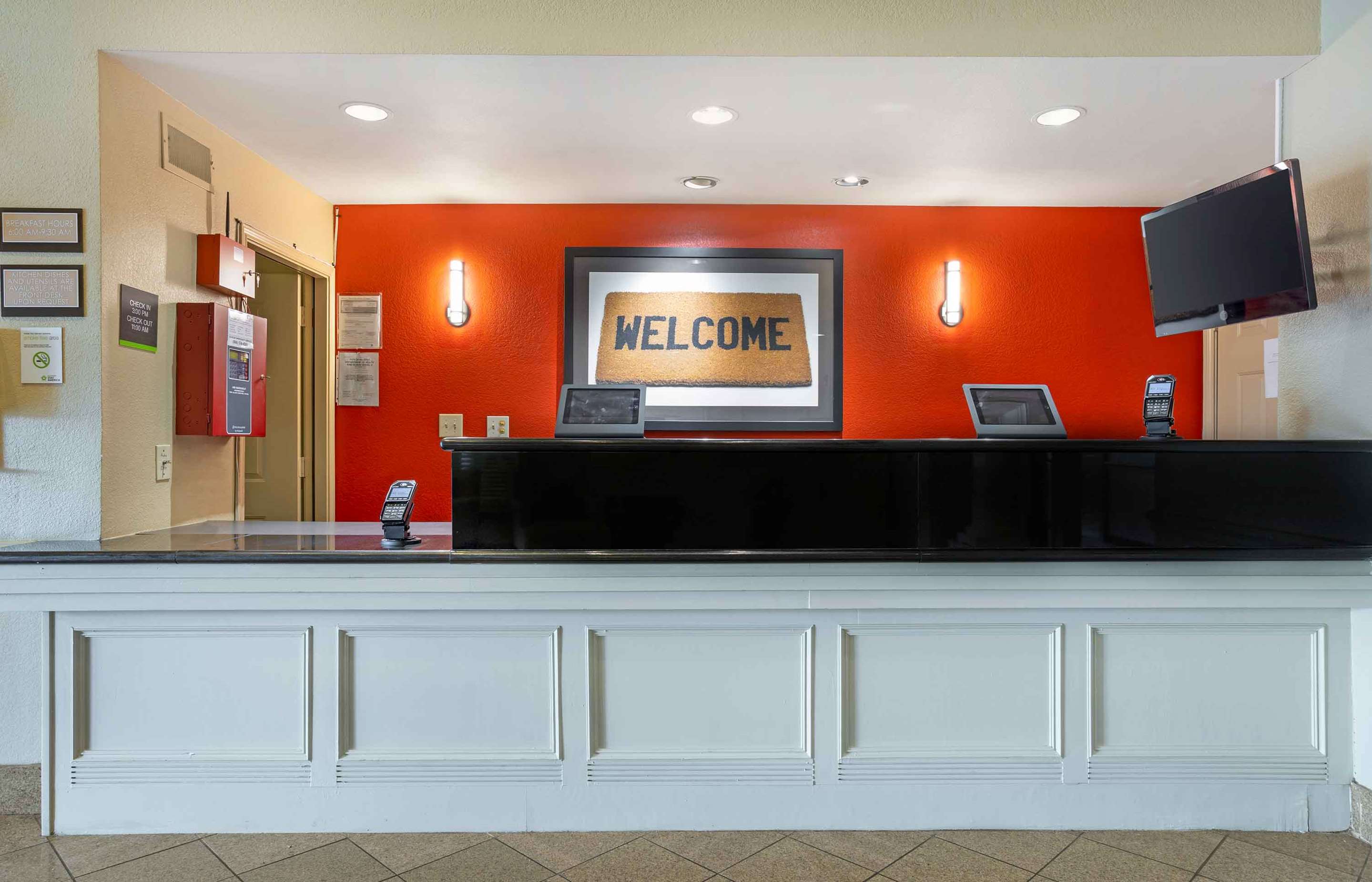 Lobby and Guest Check-in | Extended Stay America Suites Houston Med Ctr Braeswood Bl