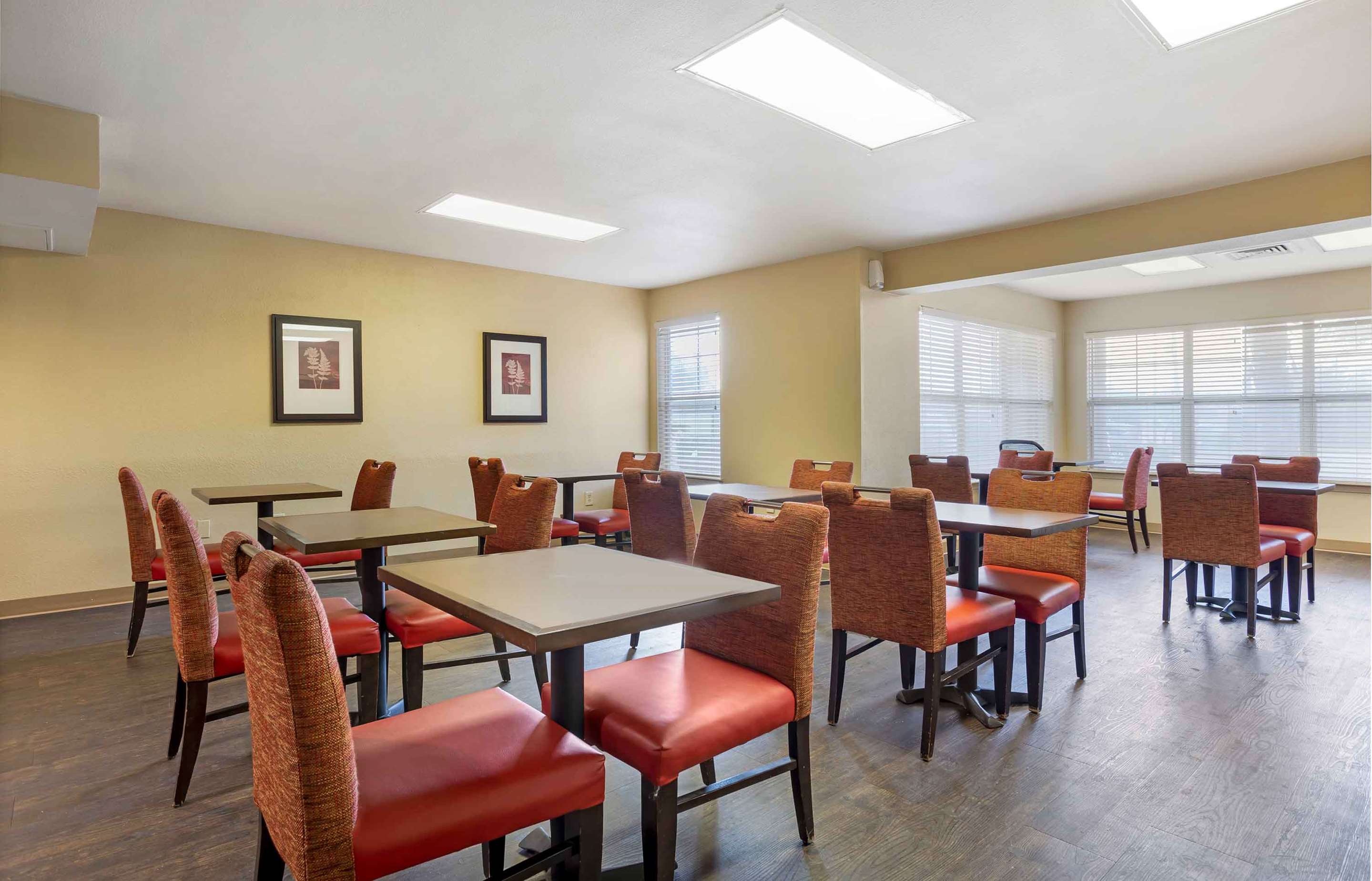 Breakfast Room | Extended Stay America Suites Houston Med Ctr Braeswood Bl