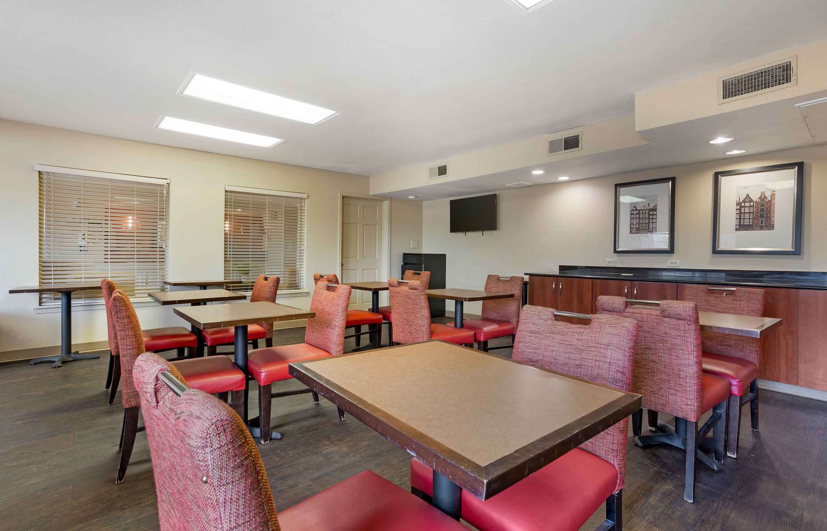 Breakfast Room | Extended Stay America Suites Houston Med Ctr Braeswood Bl