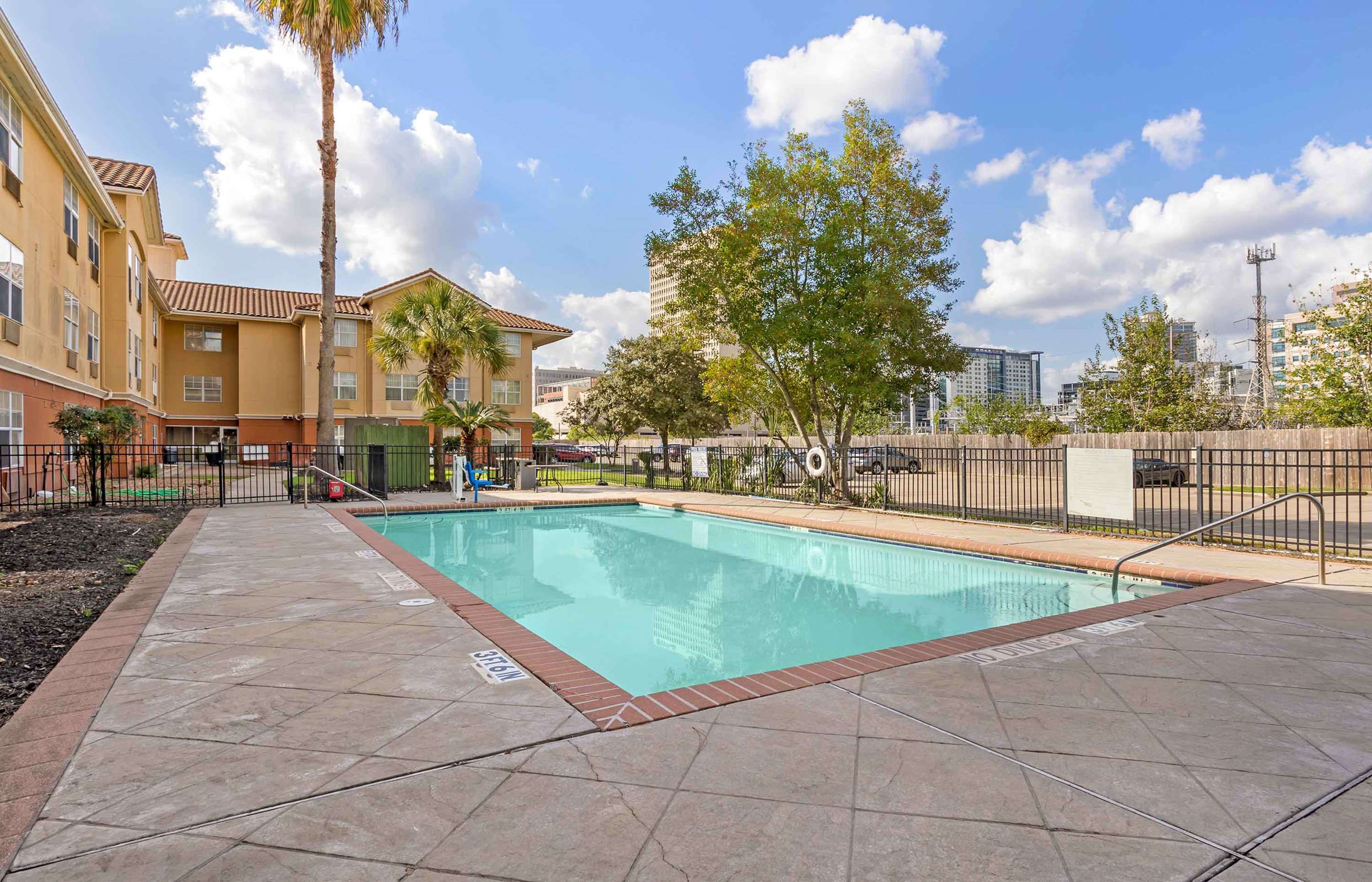 Swimming Pool | Extended Stay America Suites Houston Med Ctr Braeswood Bl