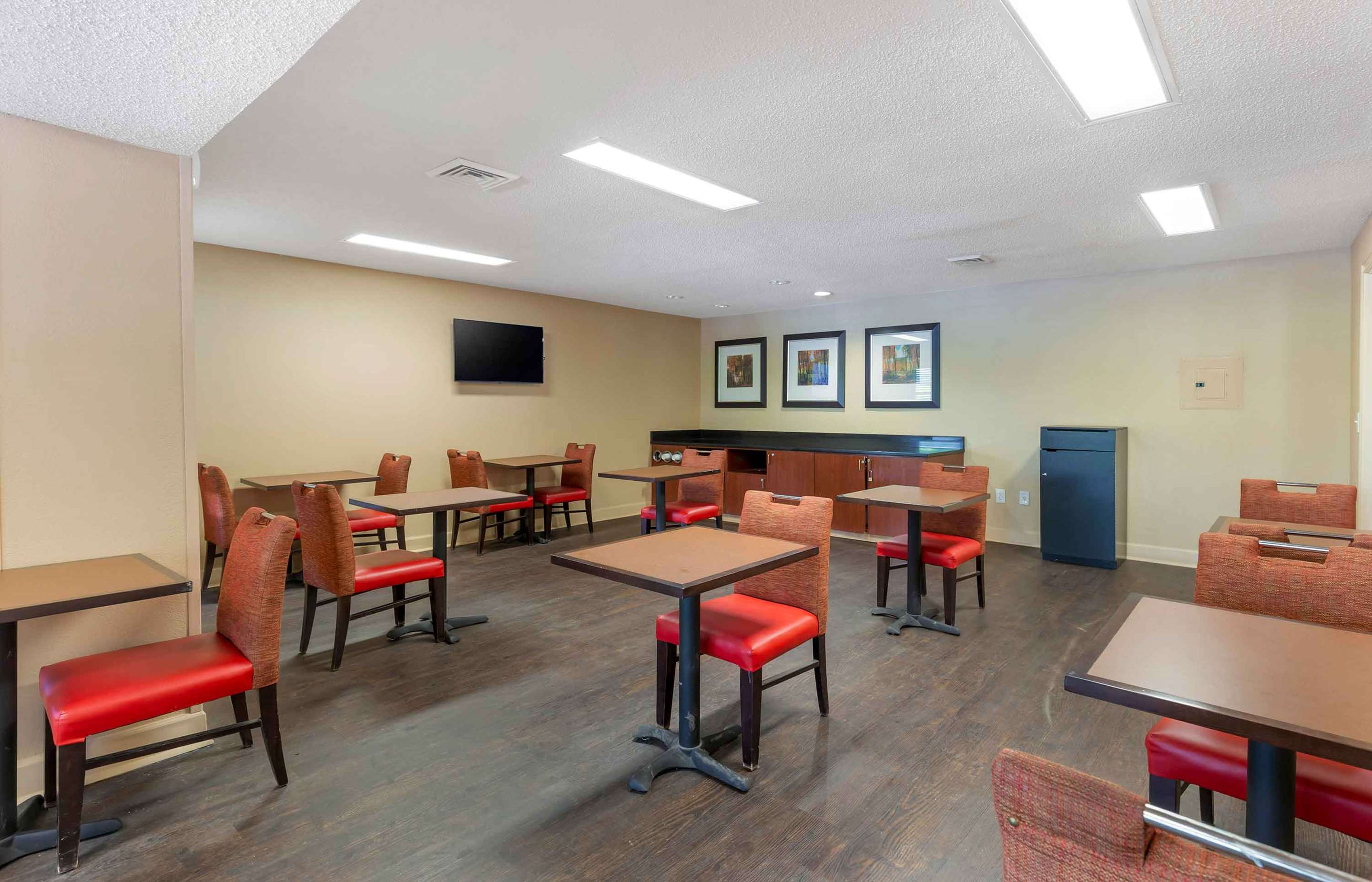 Breakfast Room | Extended Stay America Suites Raleigh RTP 4919 Miami Blvd