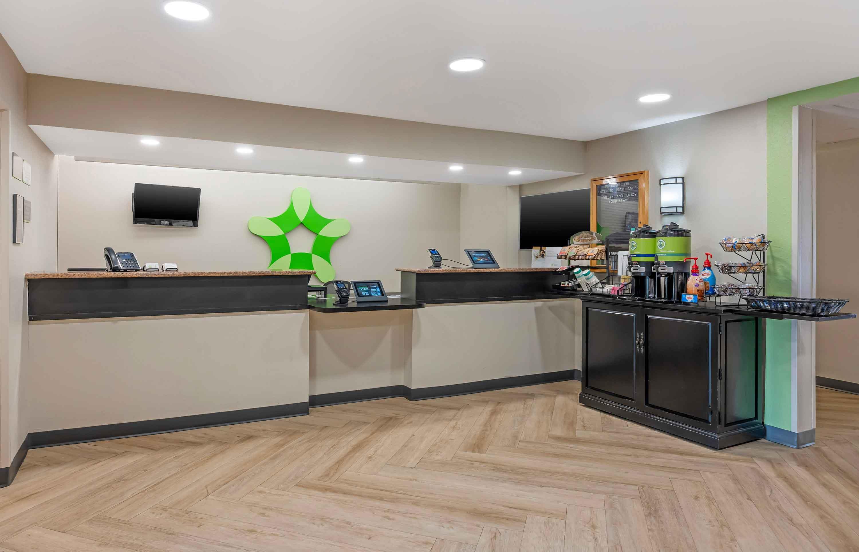 Lobby and Guest Check-in | Extended Stay America Suites Orlando Conv Ctr Universal Blvd
