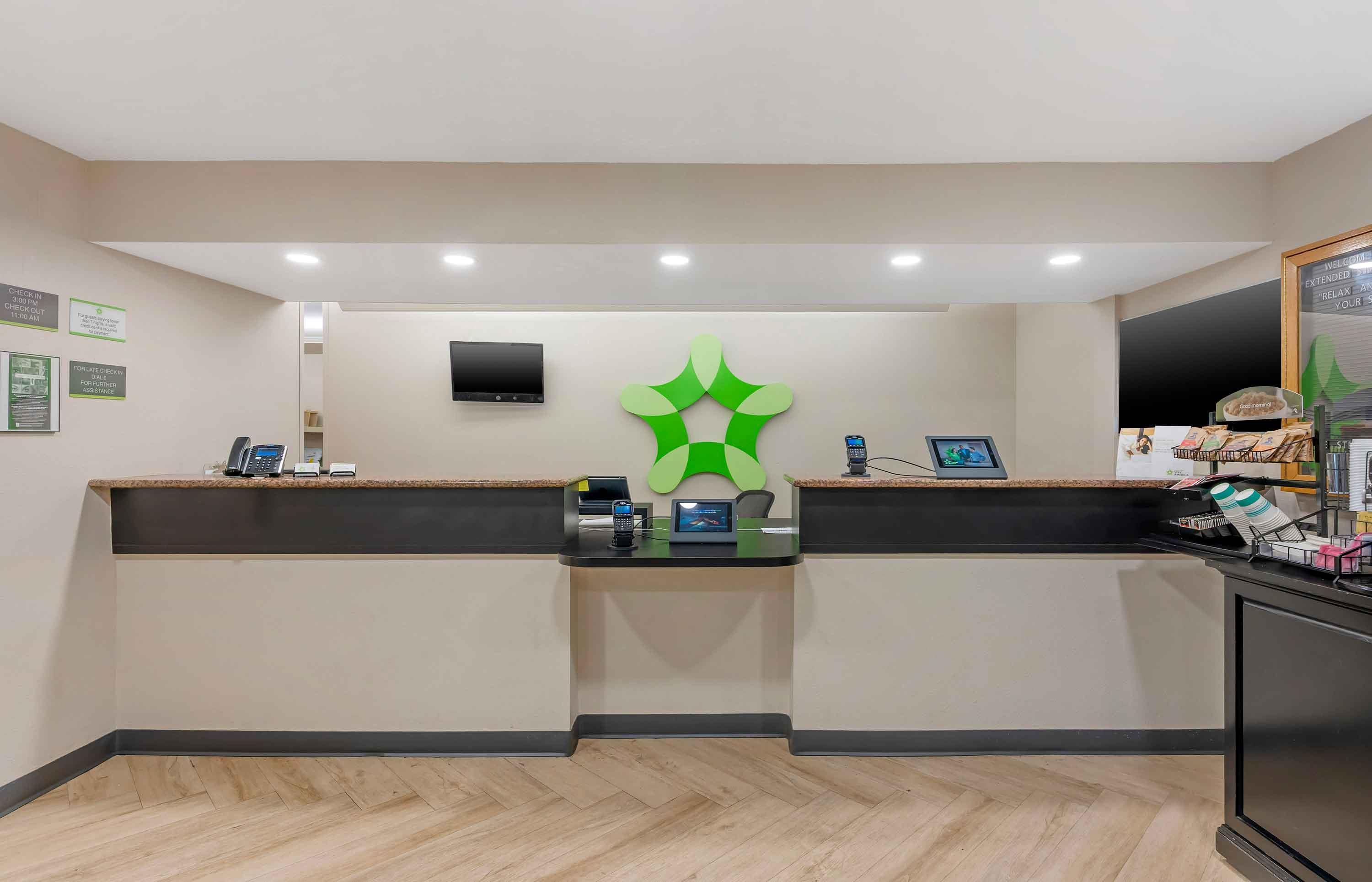 Lobby and Guest Check-in | Extended Stay America Suites Orlando Conv Ctr Universal Blvd