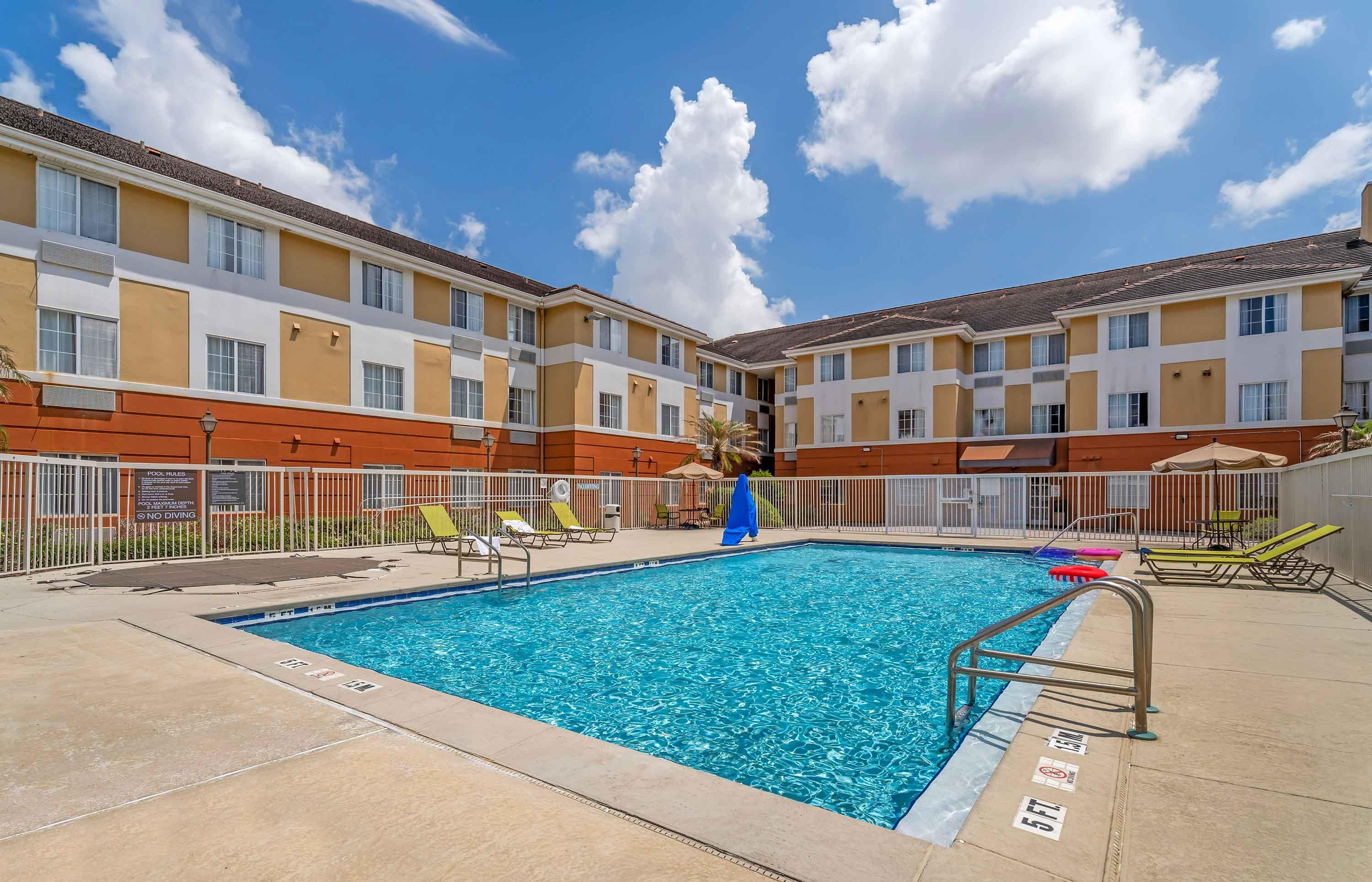 Swimming Pool | Extended Stay America Suites Orlando Conv Ctr Universal Blvd