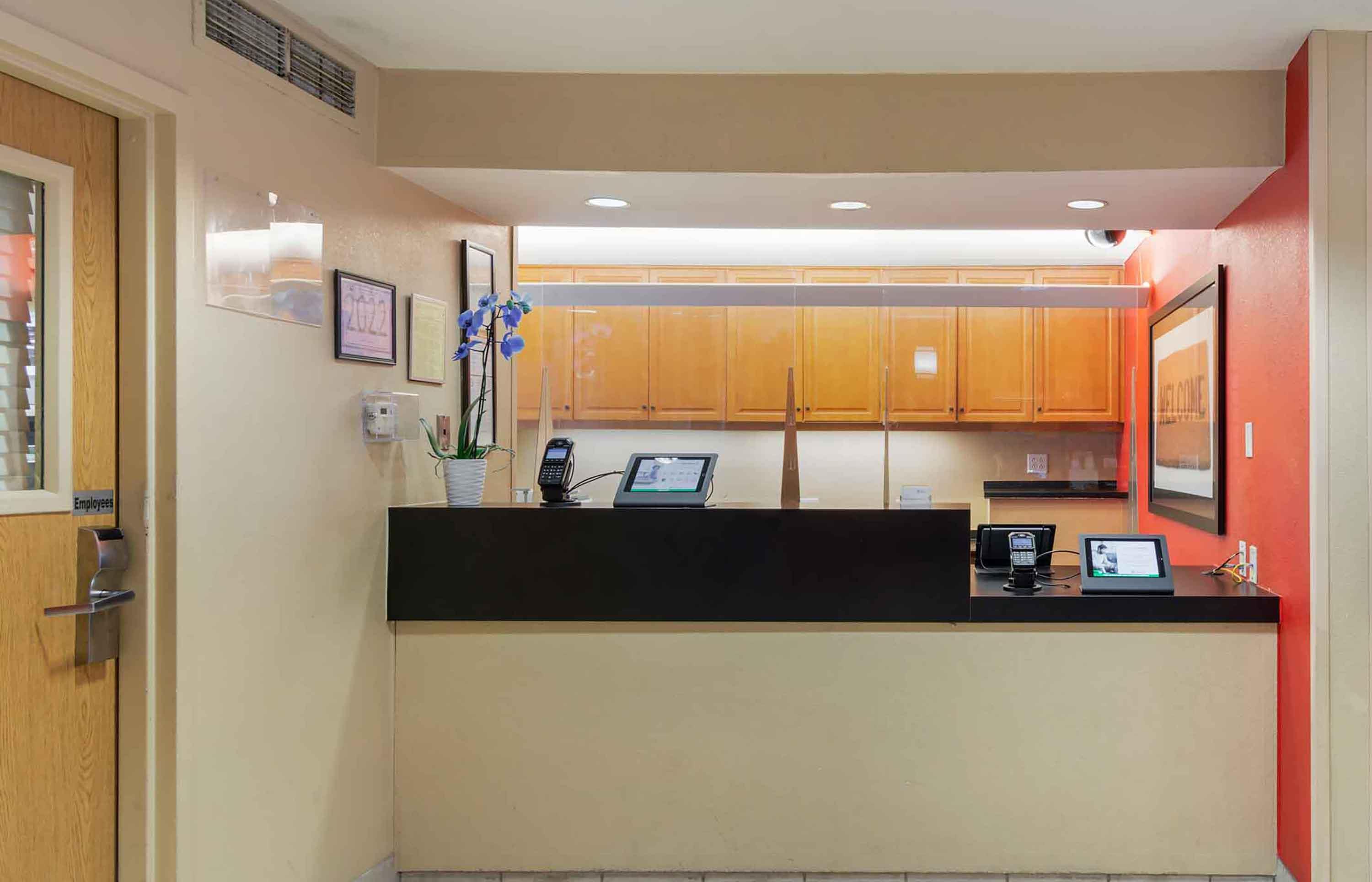 Lobby and Guest Check-in | Extended Stay America Select Suites Atlanta Buckhead
