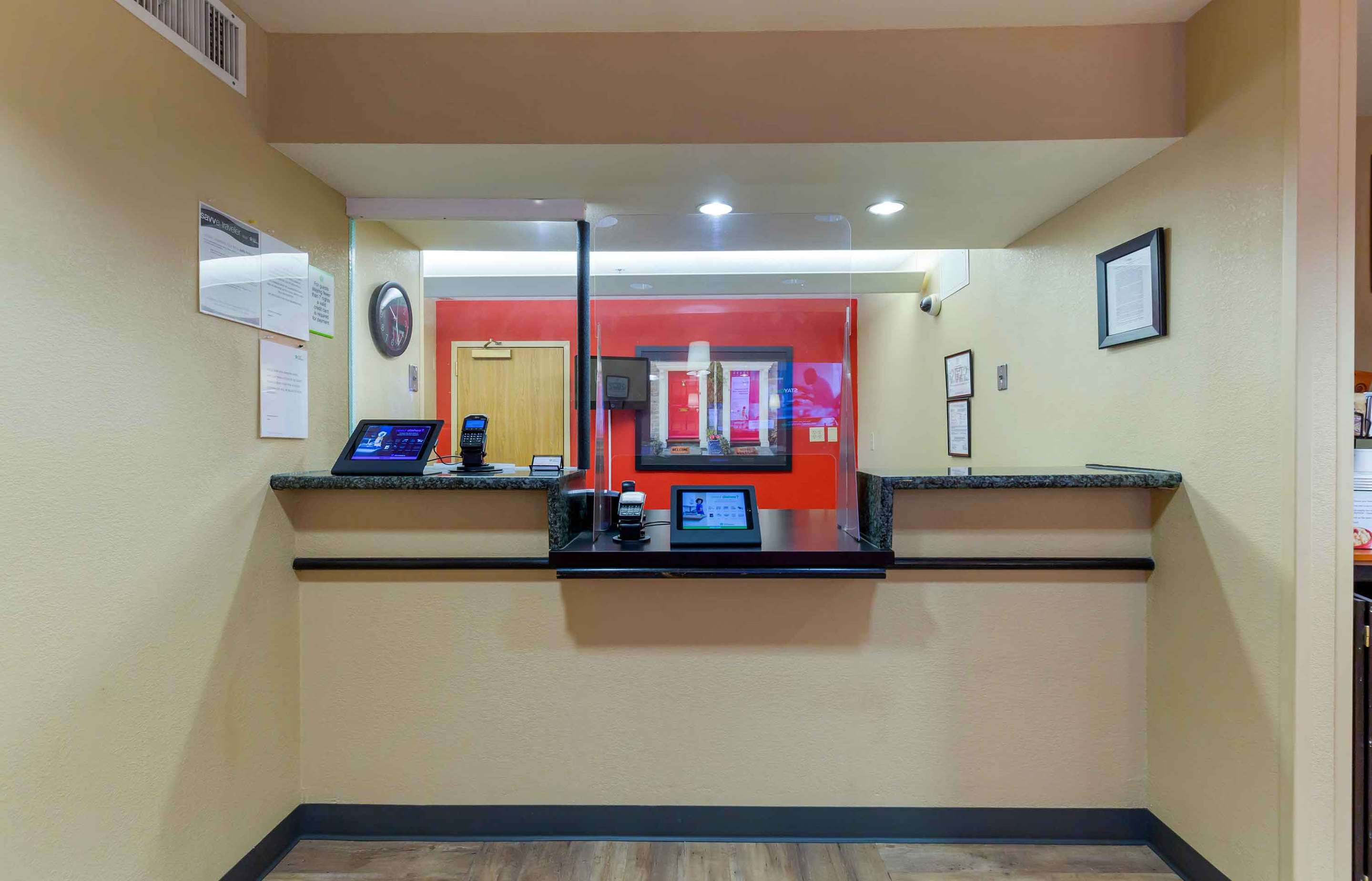 Lobby and Guest Check-in | Extended Stay America Suites Washington DC Fairfax