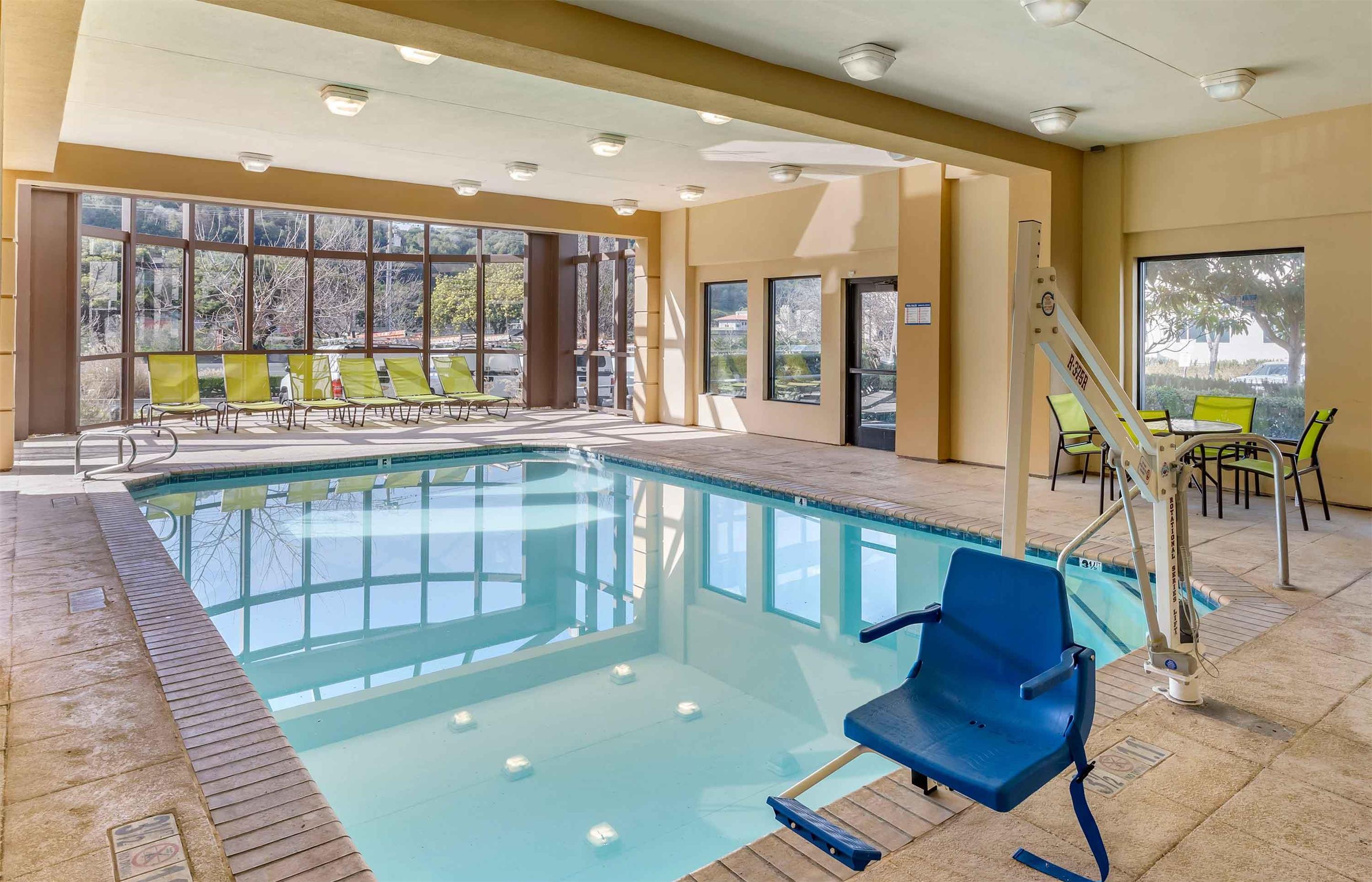 Swimming Pool | Extended Stay America Suites San Rafael Francisco Blvd East