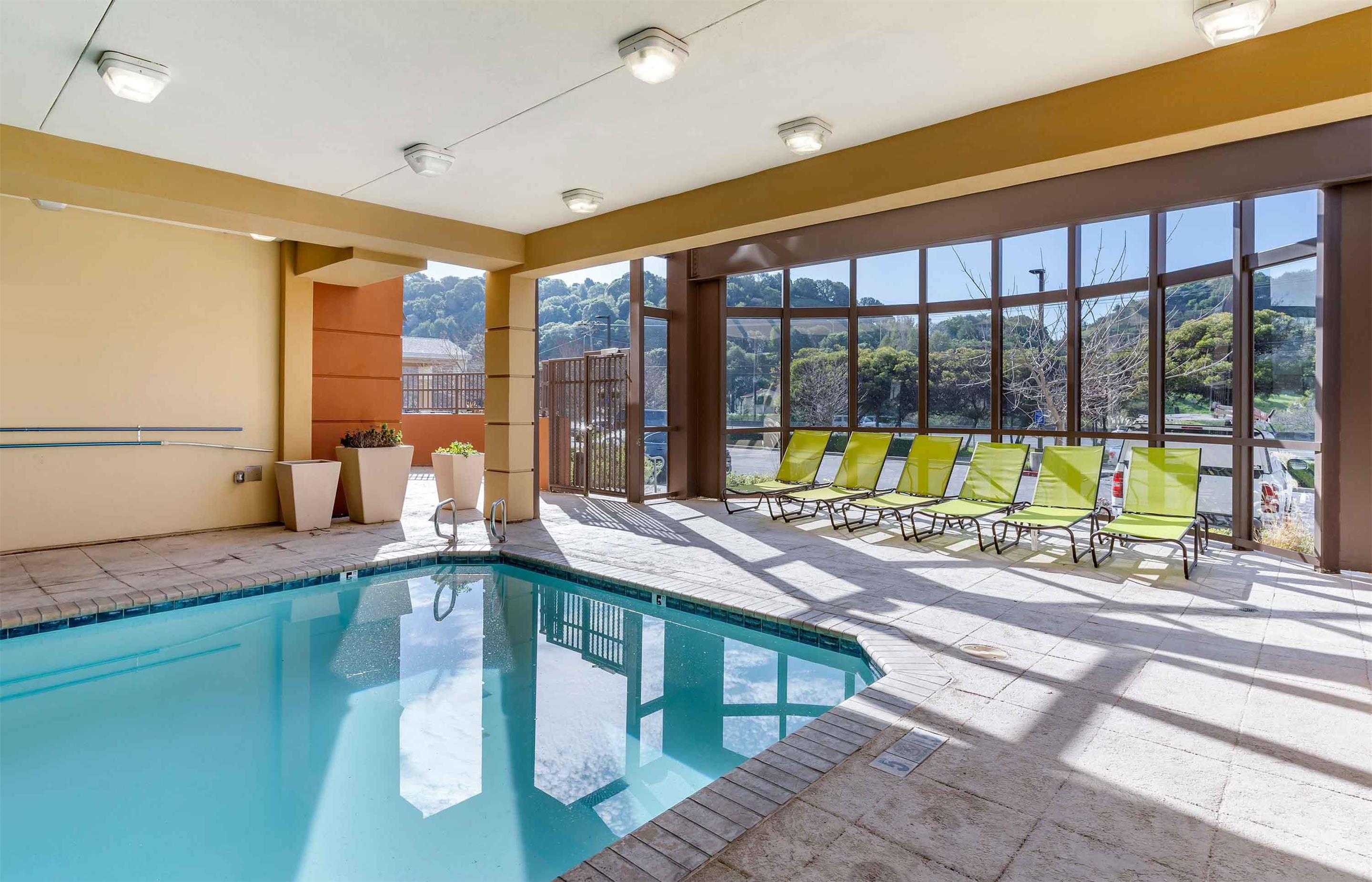 Swimming Pool | Extended Stay America Suites San Rafael Francisco Blvd East