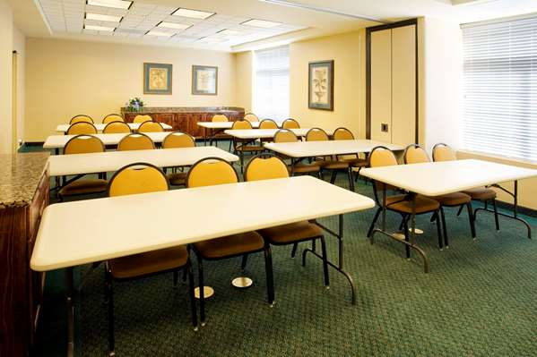  - Extended Stay America Suites Greenbrier Chesapeake - I-64, Exit 289