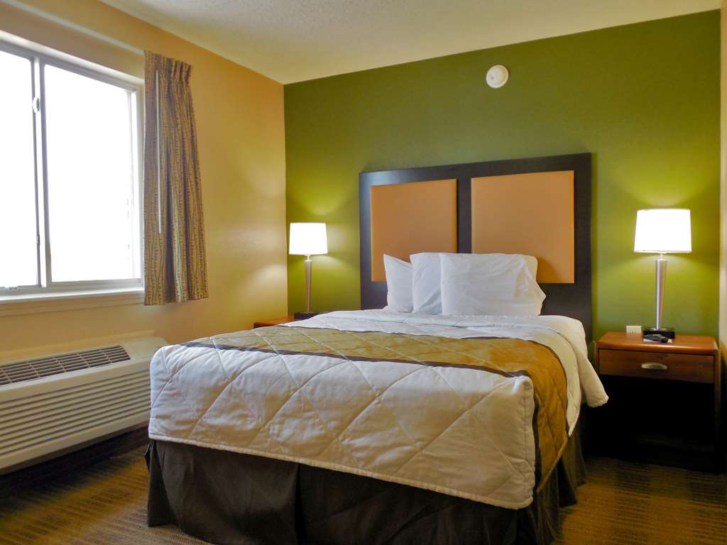 SUBURBAN STUDIOS JACKSON NORTH-guestroom-Guest Room,On-Site.jpg