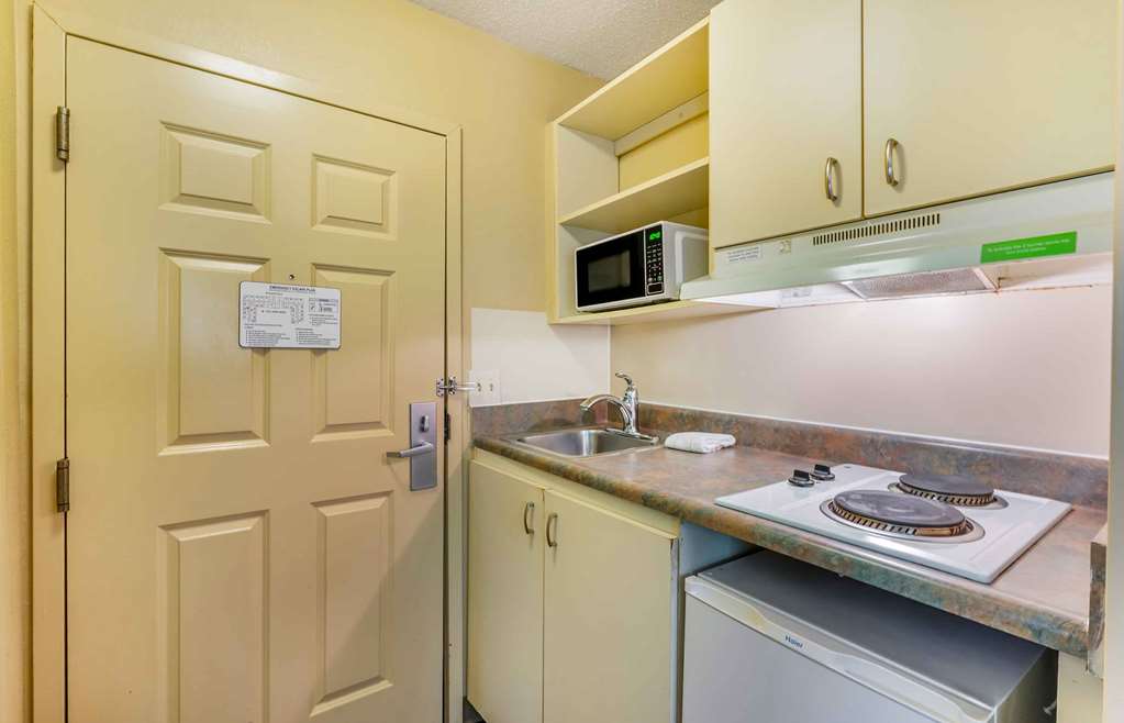 EXTENDED STAY AMERICA SELECT-guestroom-Guest Room,Kitchen/Kitchenette,On-Site.jpg