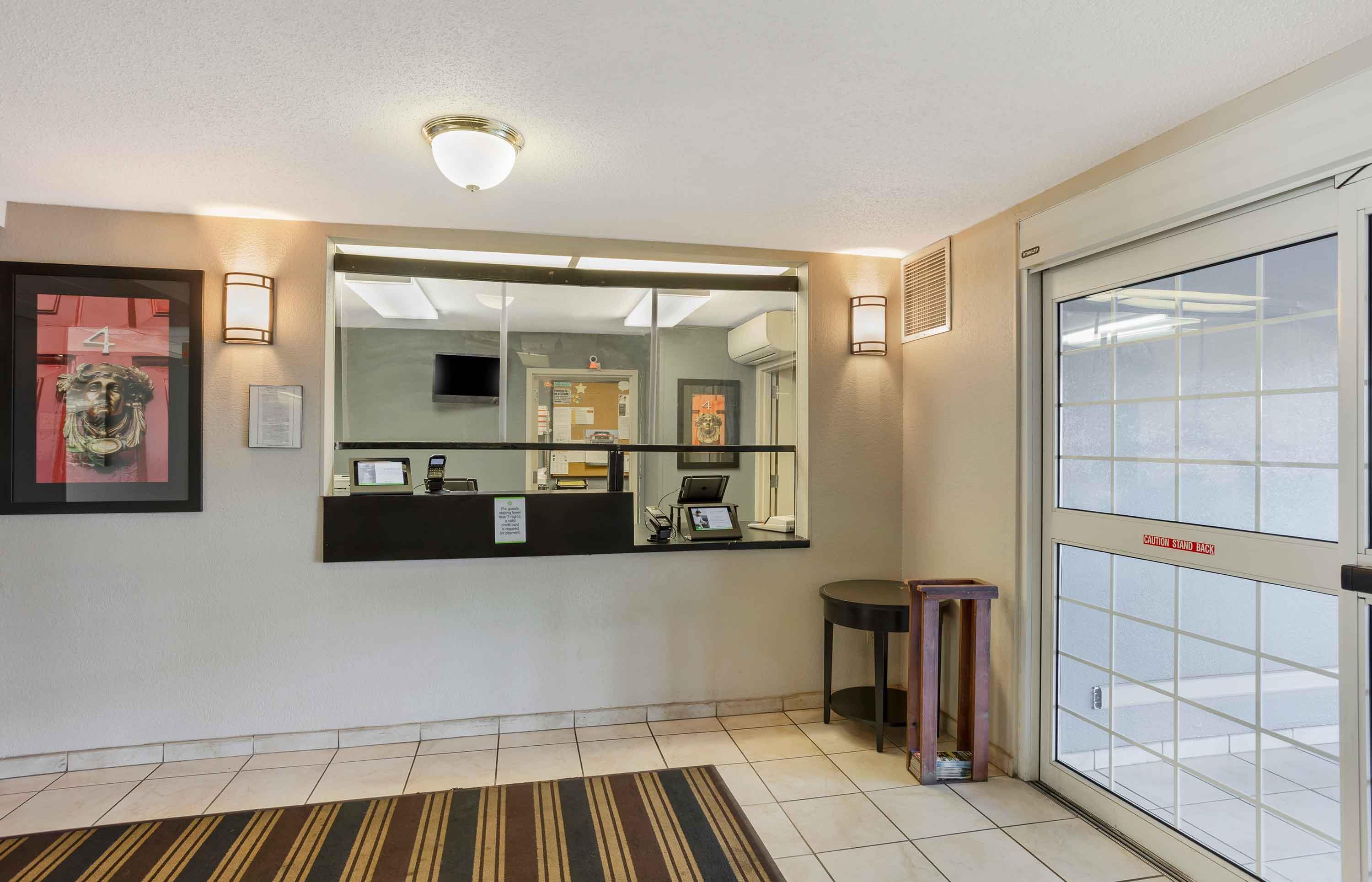 Lobby and Guest Check-in | Extended Stay America Select Suites Wilkes Barre Scranton